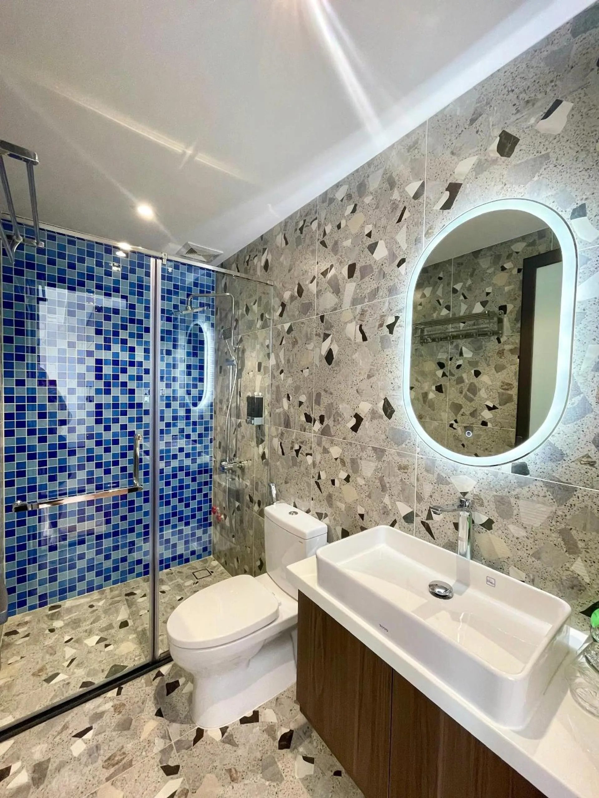 Shower in Hải Long Hotel 2