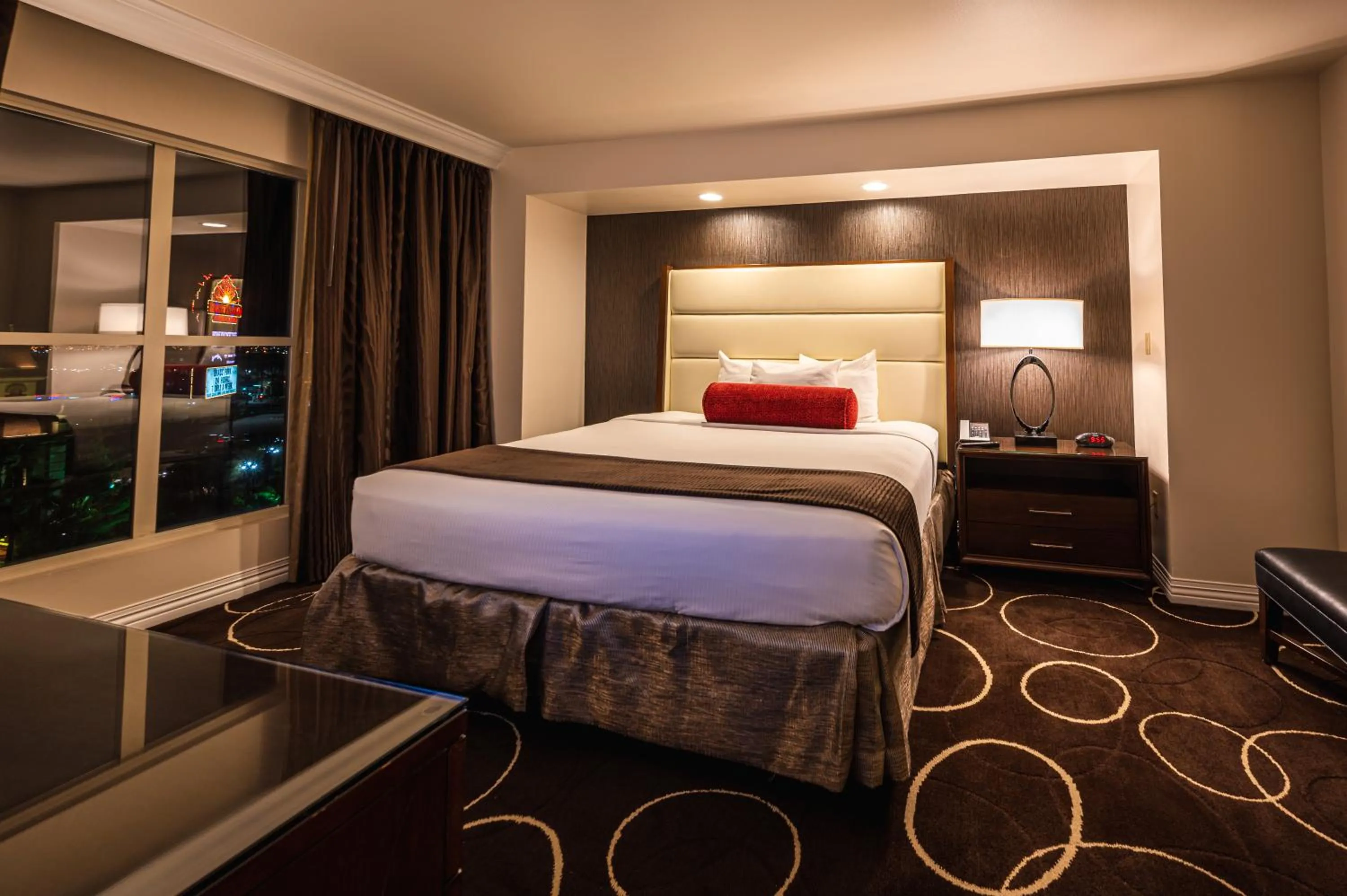 Bedroom, Bed in Sunset Station Hotel & Casino