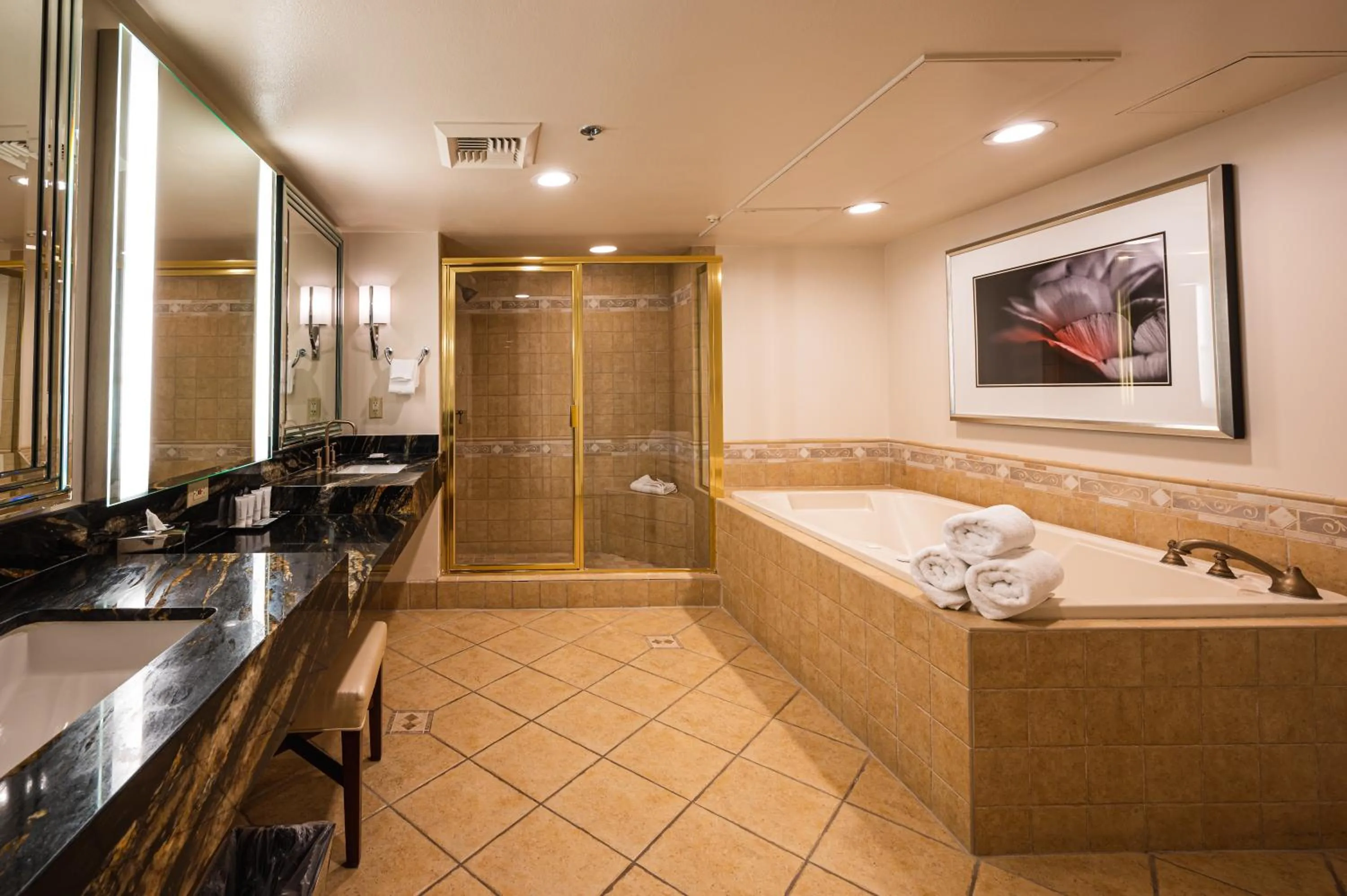 Shower in Sunset Station Hotel & Casino