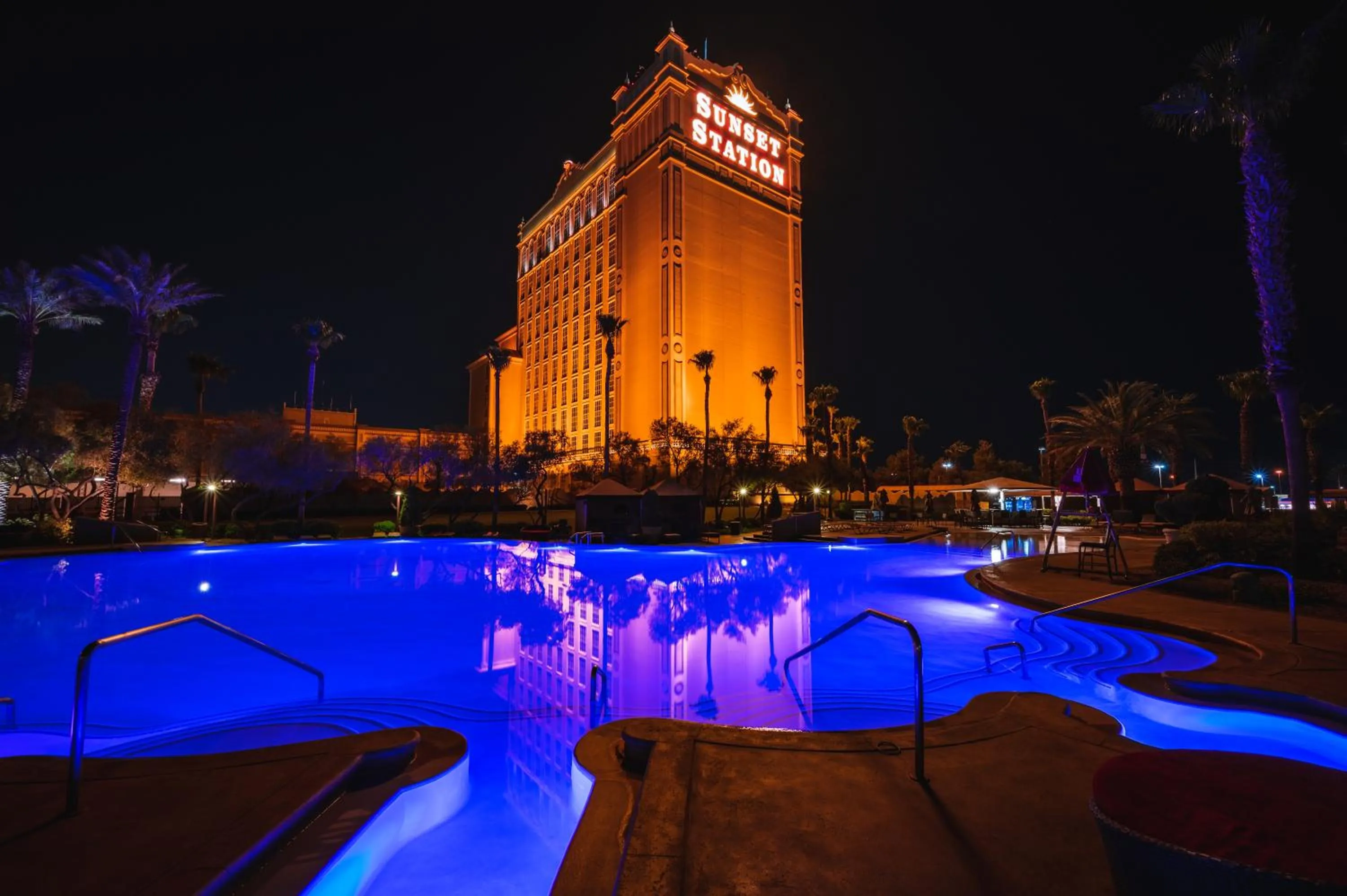 Swimming pool in Sunset Station Hotel & Casino
