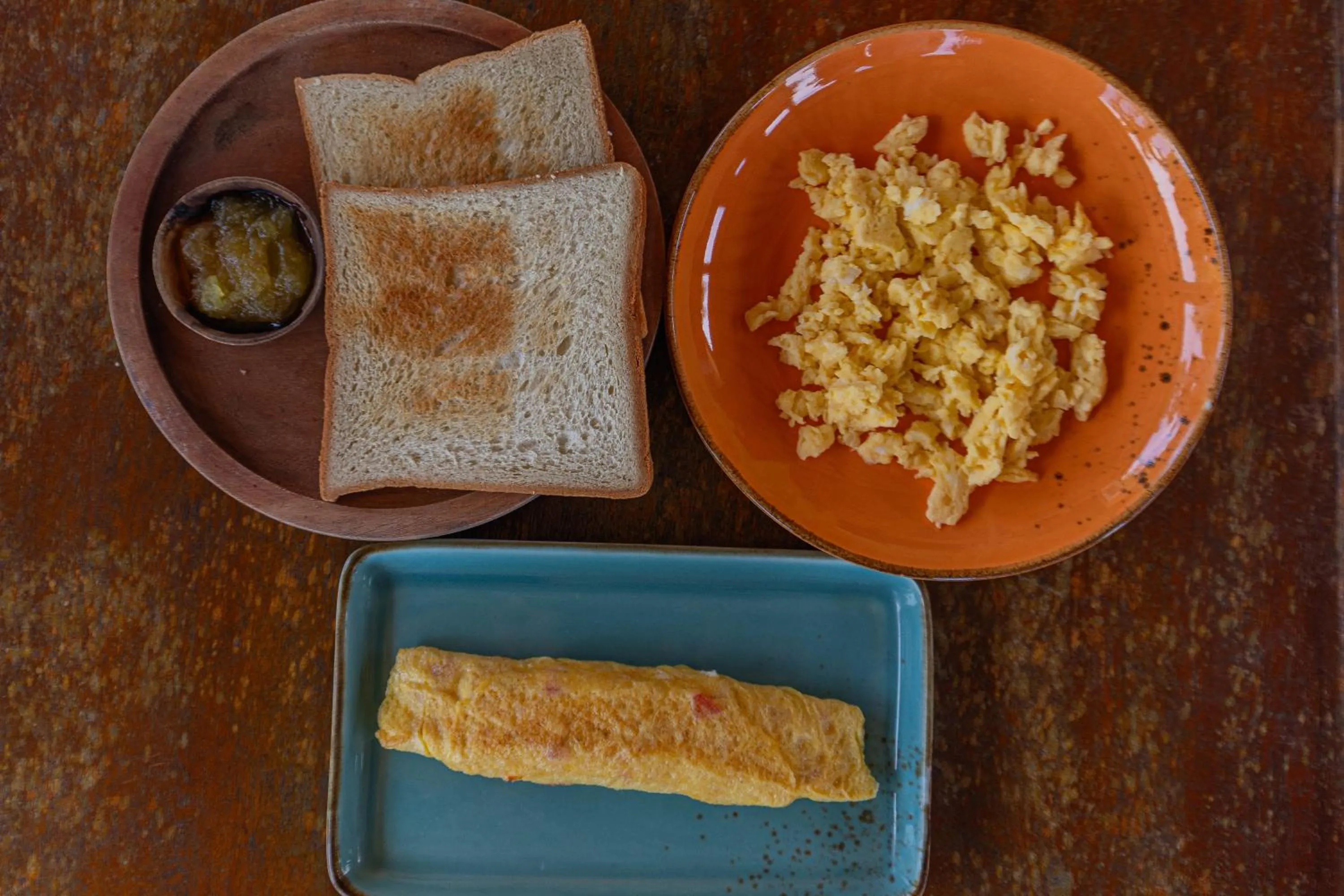 Food and drinks in La Village Hill View