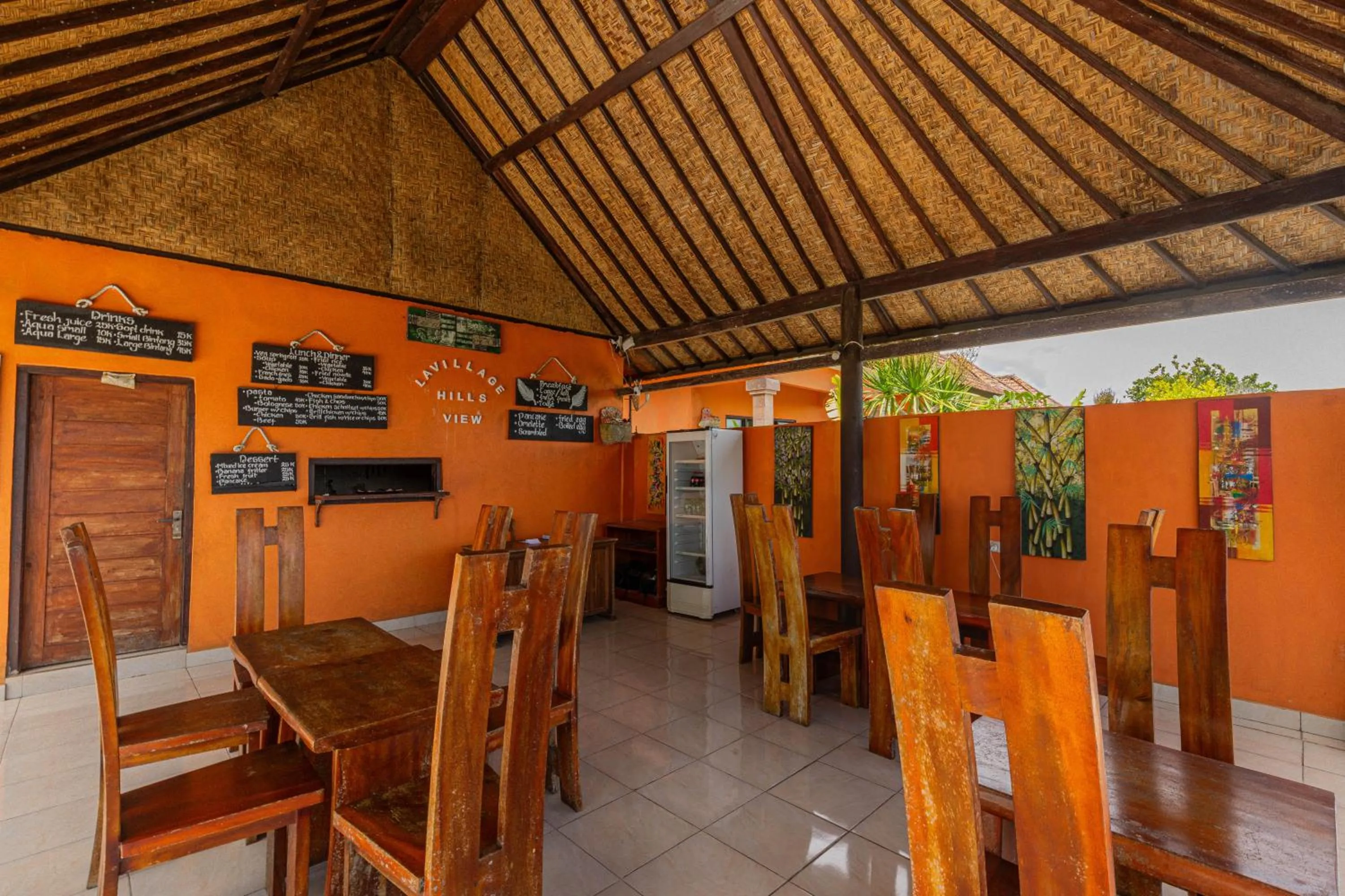 Restaurant/places to eat in La Village Hill View