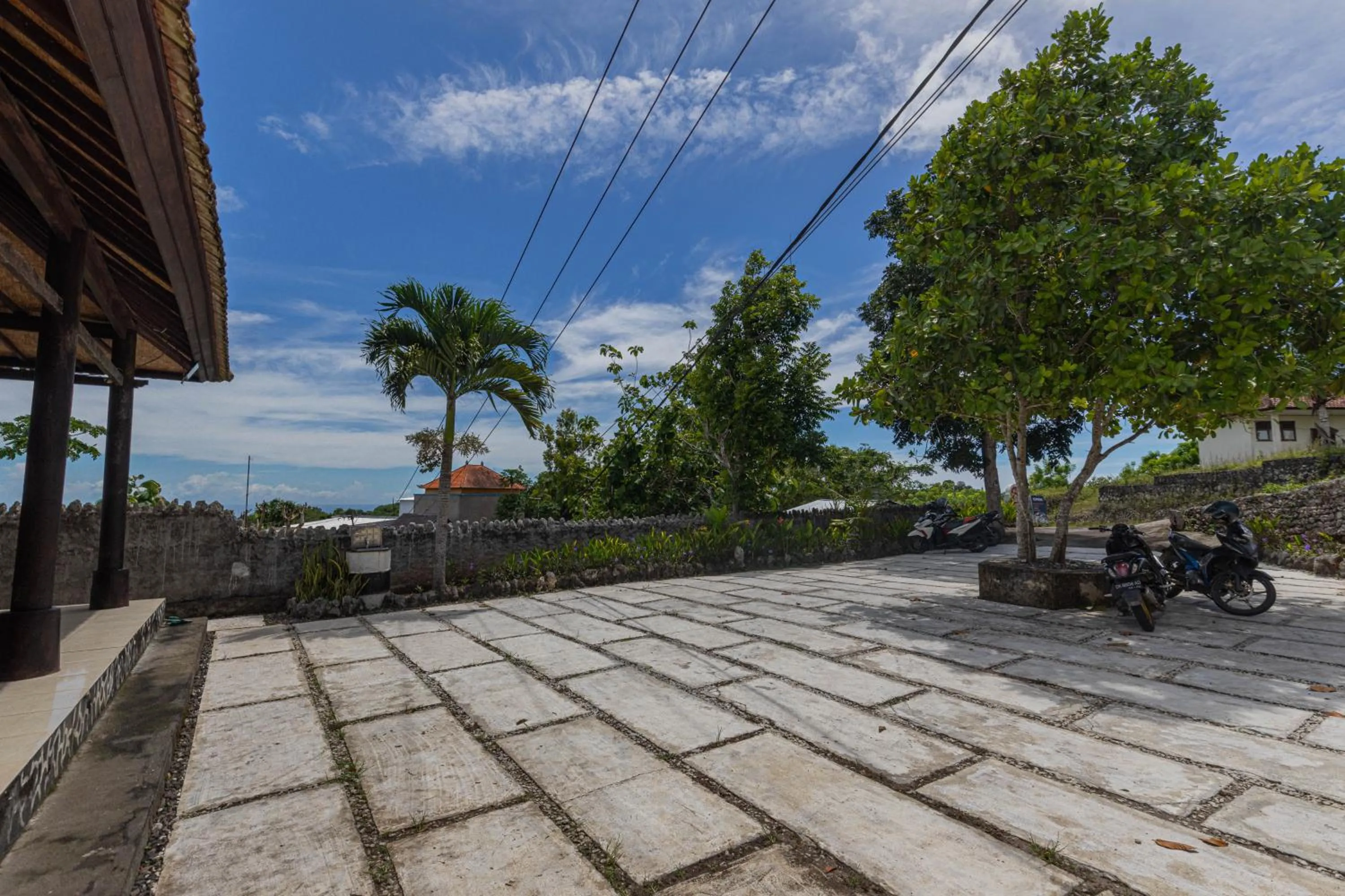 Day in La Village Hill View