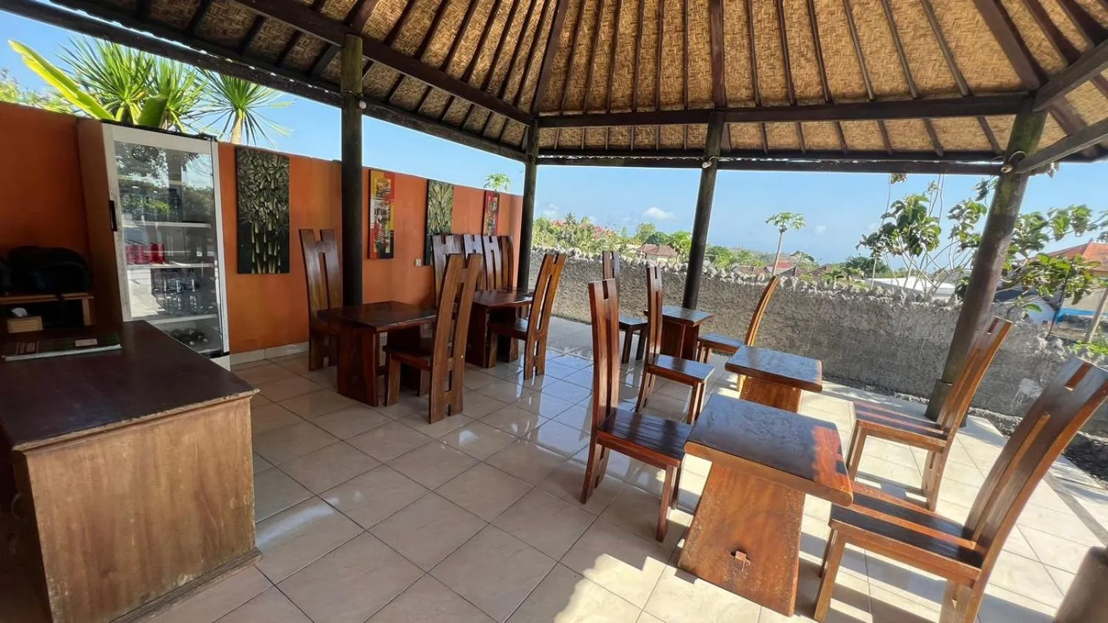 Day in La Village Hill View