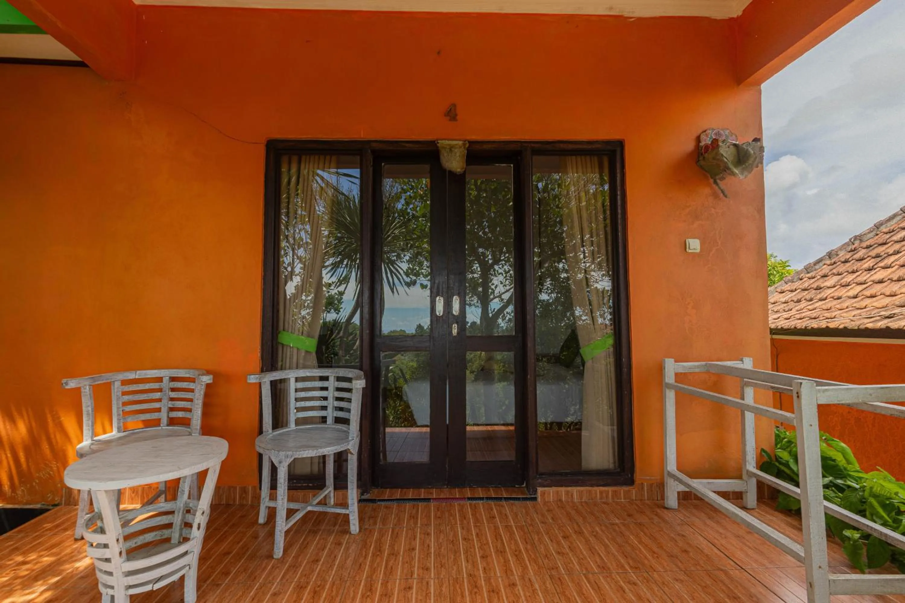 Day in La Village Hill View