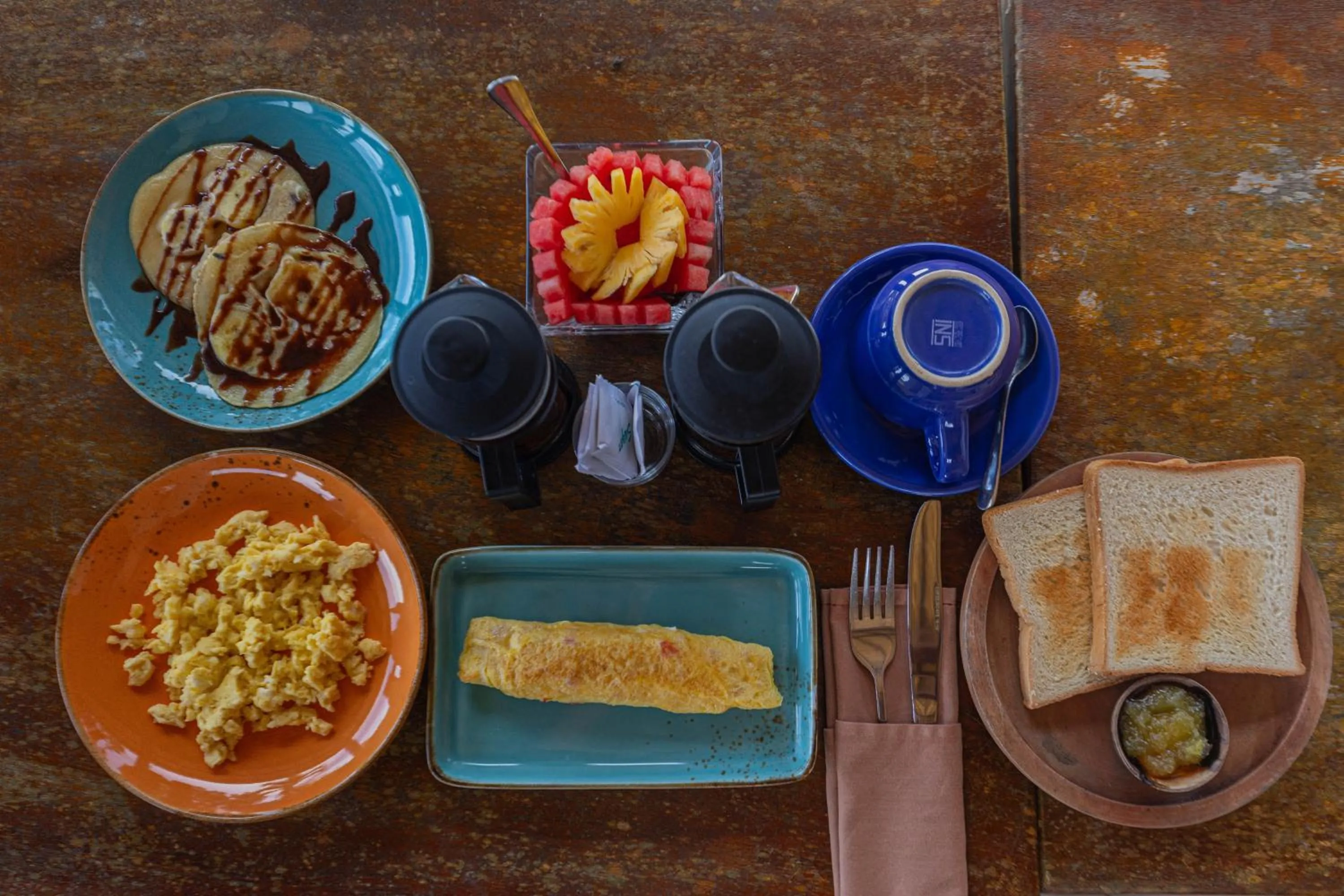 Food and drinks in La Village Hill View