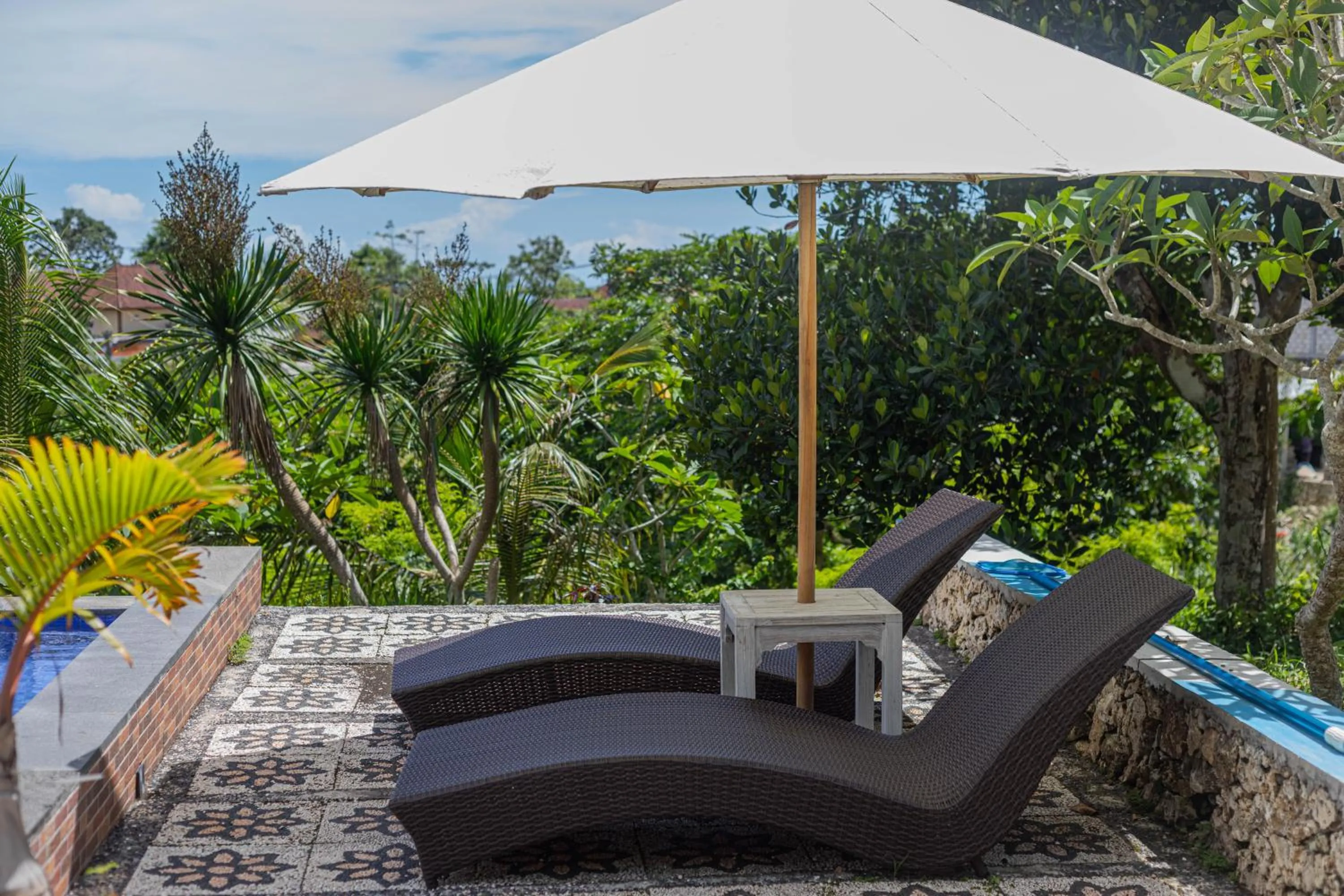 Day in La Village Hill View