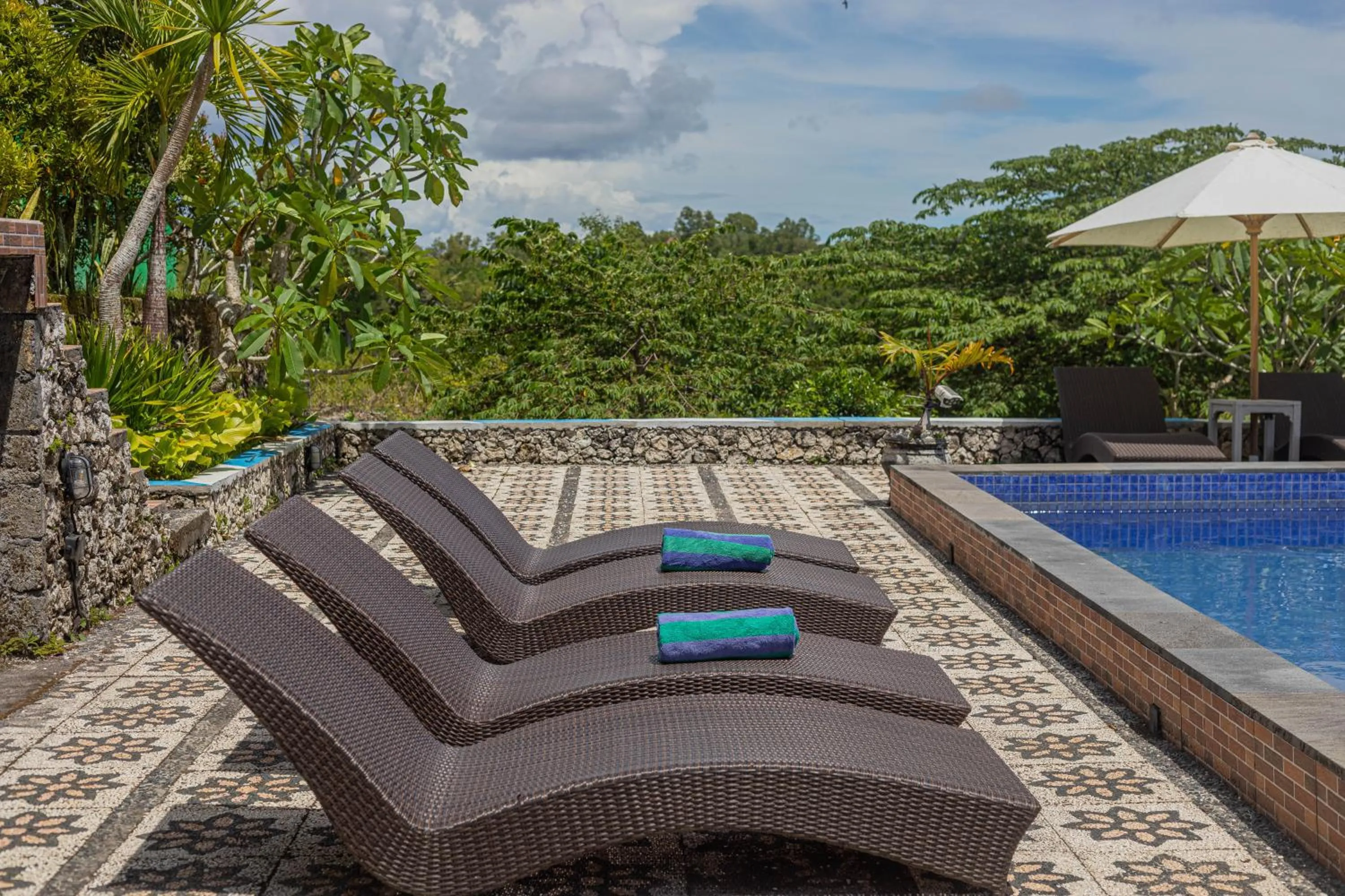 Day in La Village Hill View