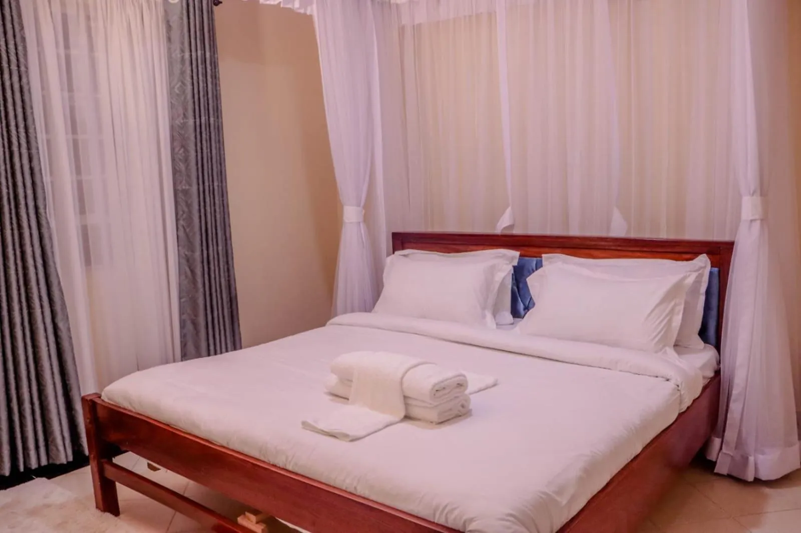 Bed in Dayo Suites and Hotel