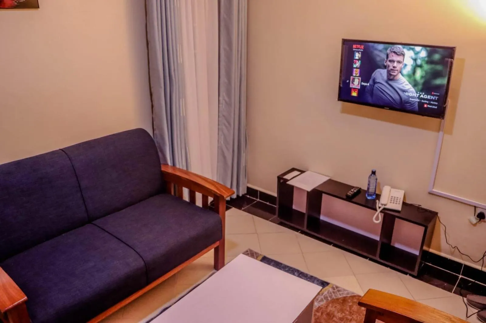 Communal lounge/ TV room in Dayo Suites and Hotel