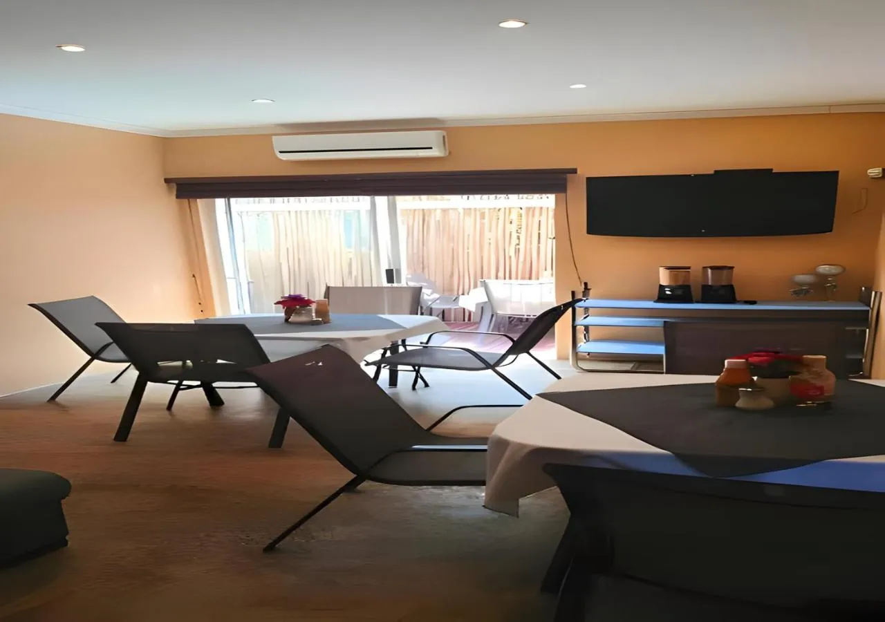 TV and multimedia in Durban inn