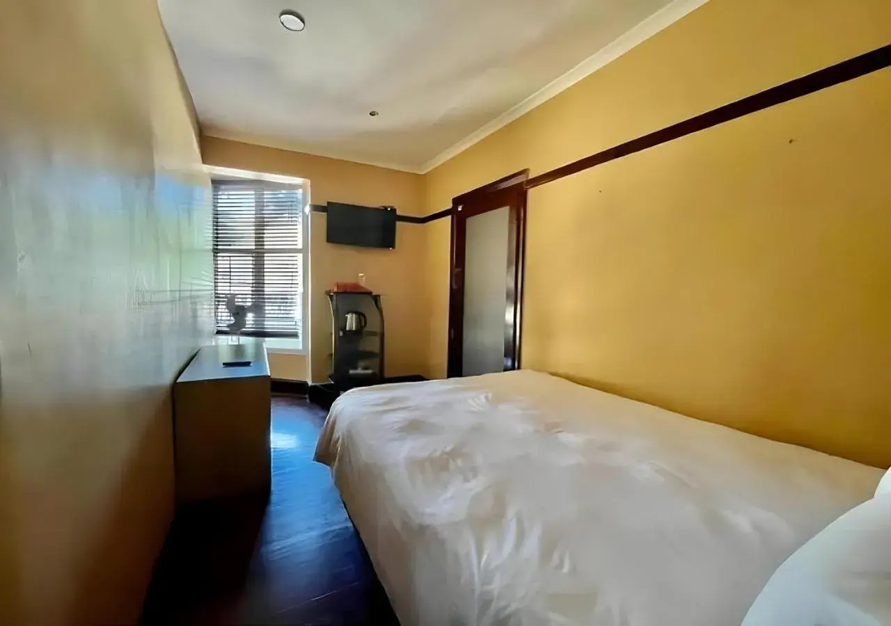 Small Double Room in Durban inn Small Double Room in Durban inn