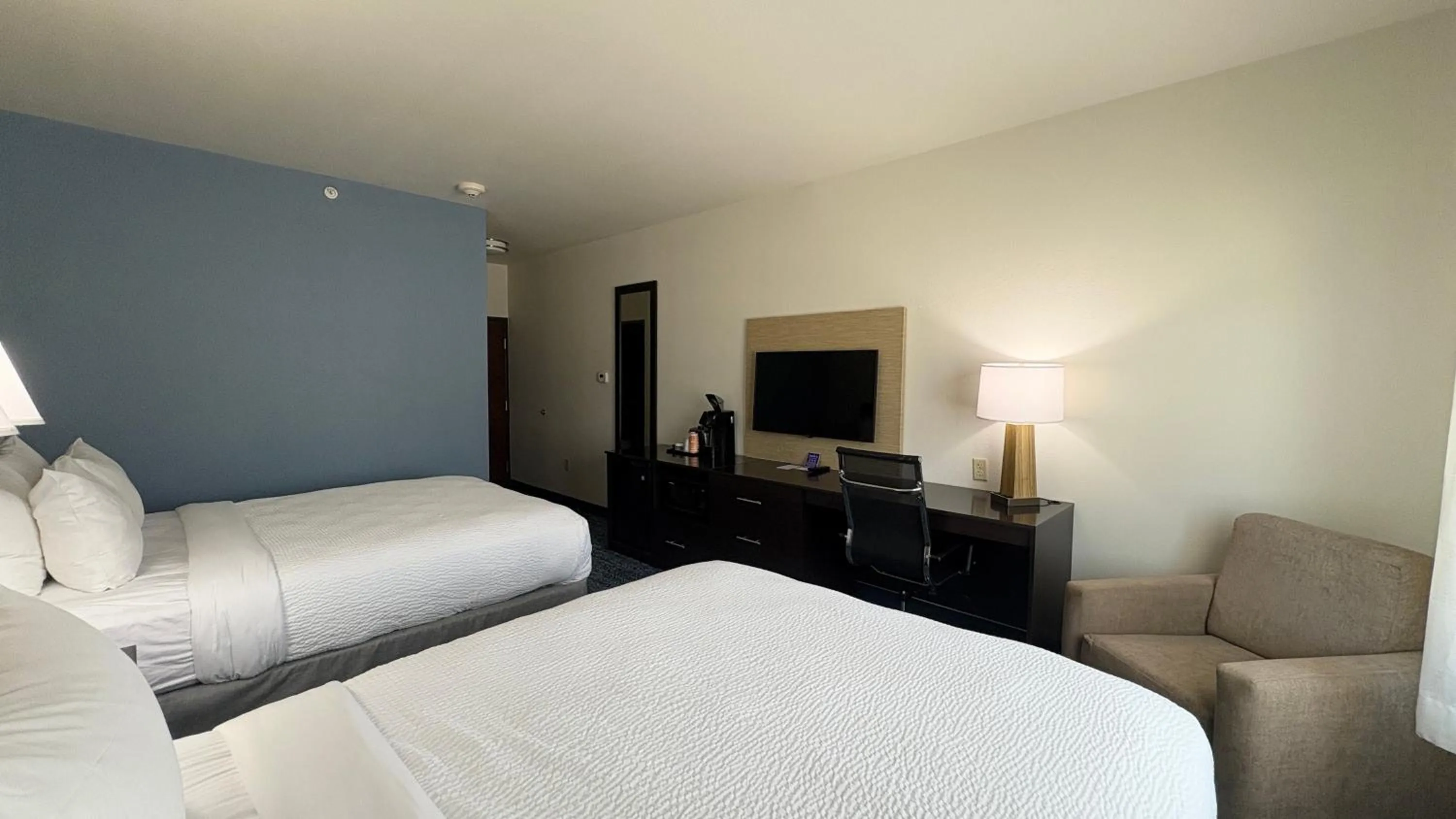 Bed in Sleep Inn & Suites Fort Scott