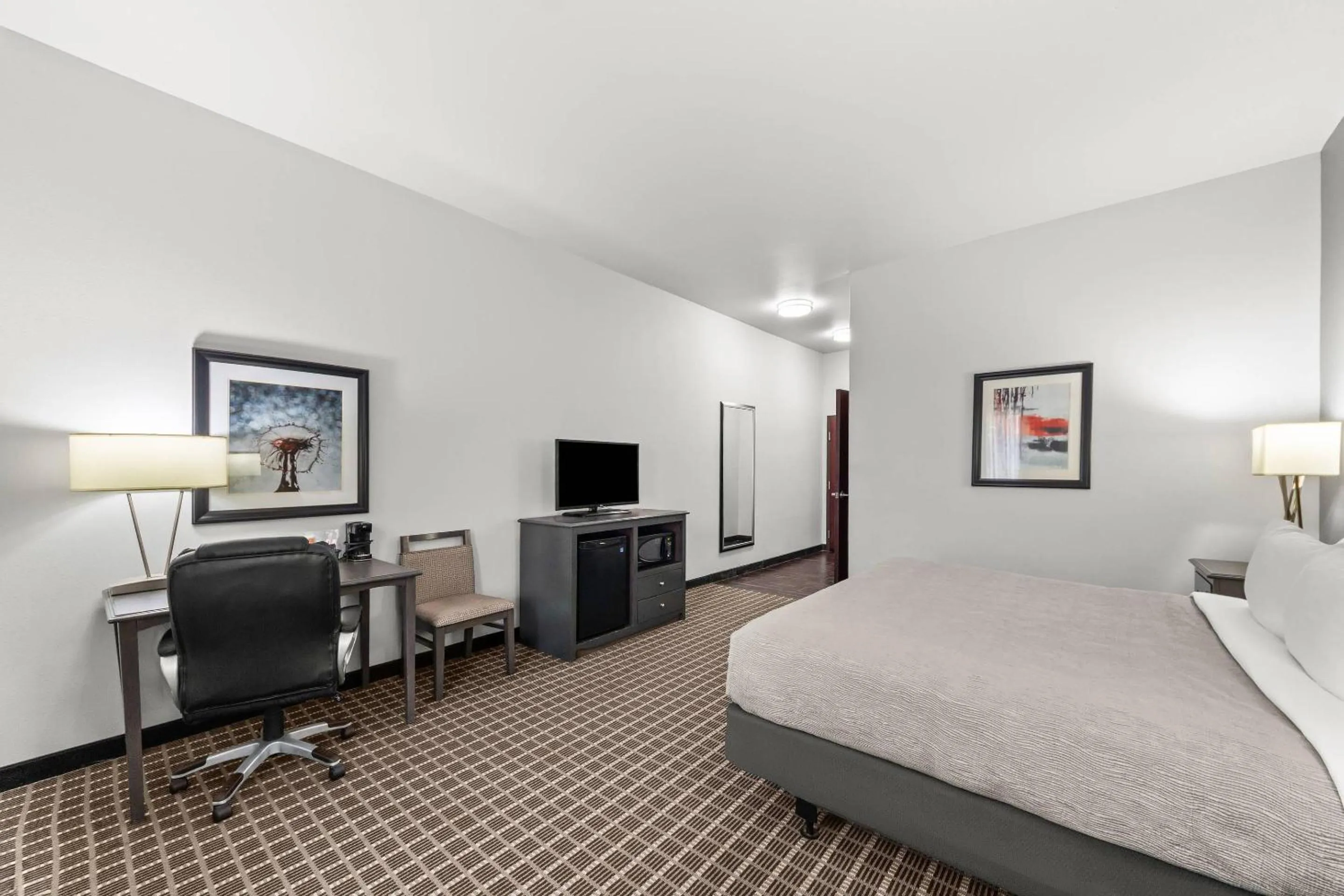 Bedroom, Bed in Quality Inn & Suites Pearsall