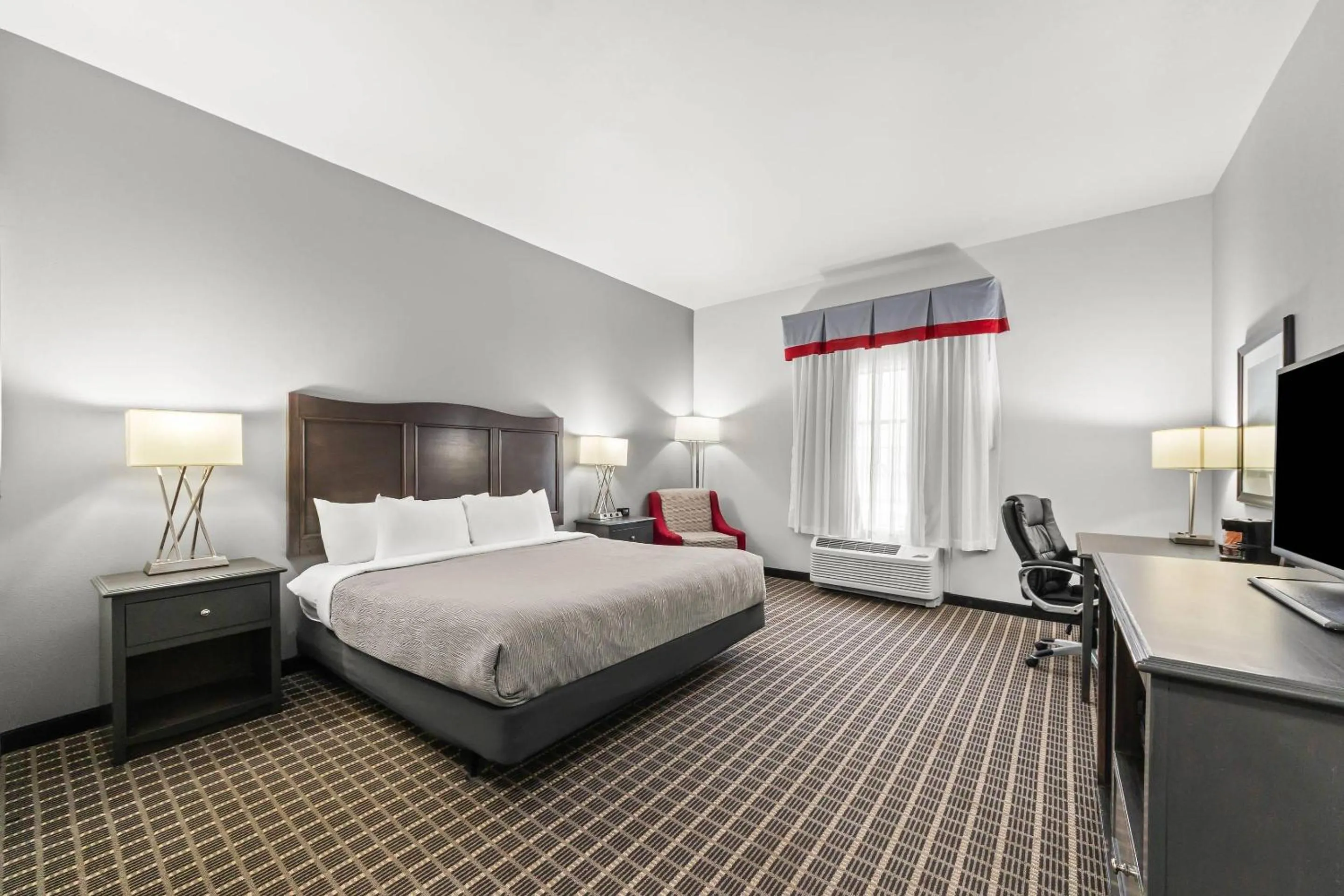 Bedroom, Bed in Quality Inn & Suites Pearsall