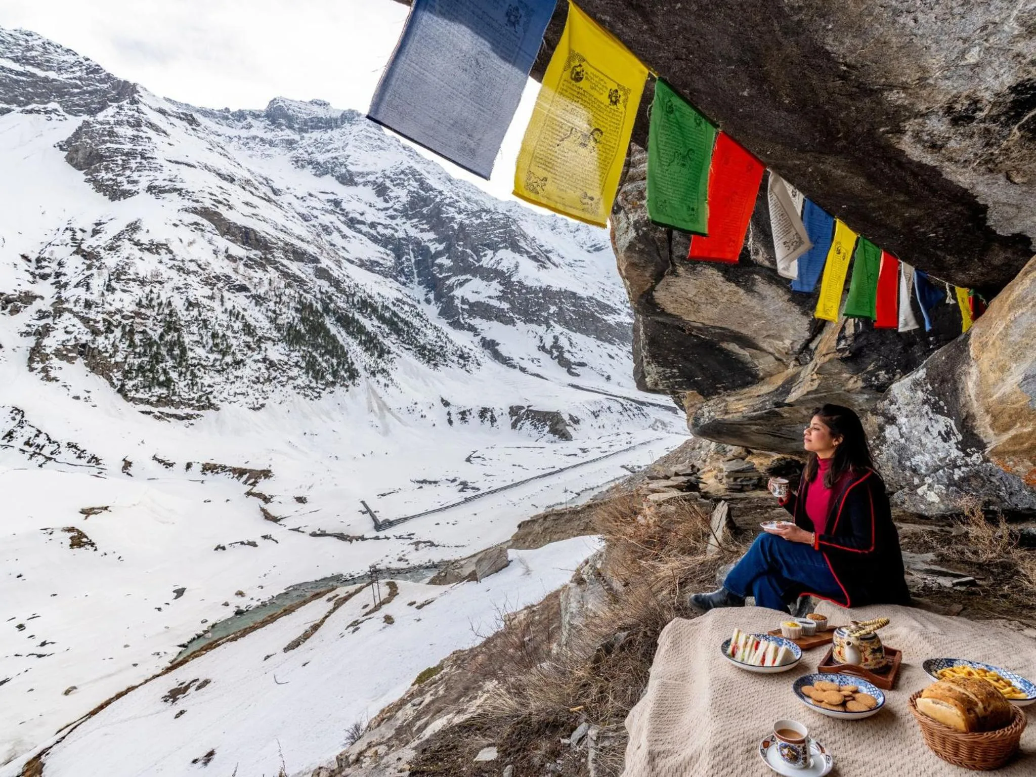 People in Moustache Koksar Luxuria, Sissu