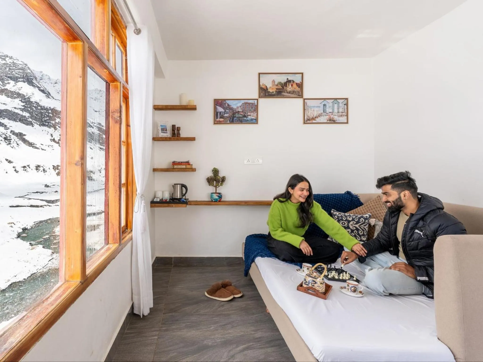 People in Moustache Koksar Luxuria, Sissu