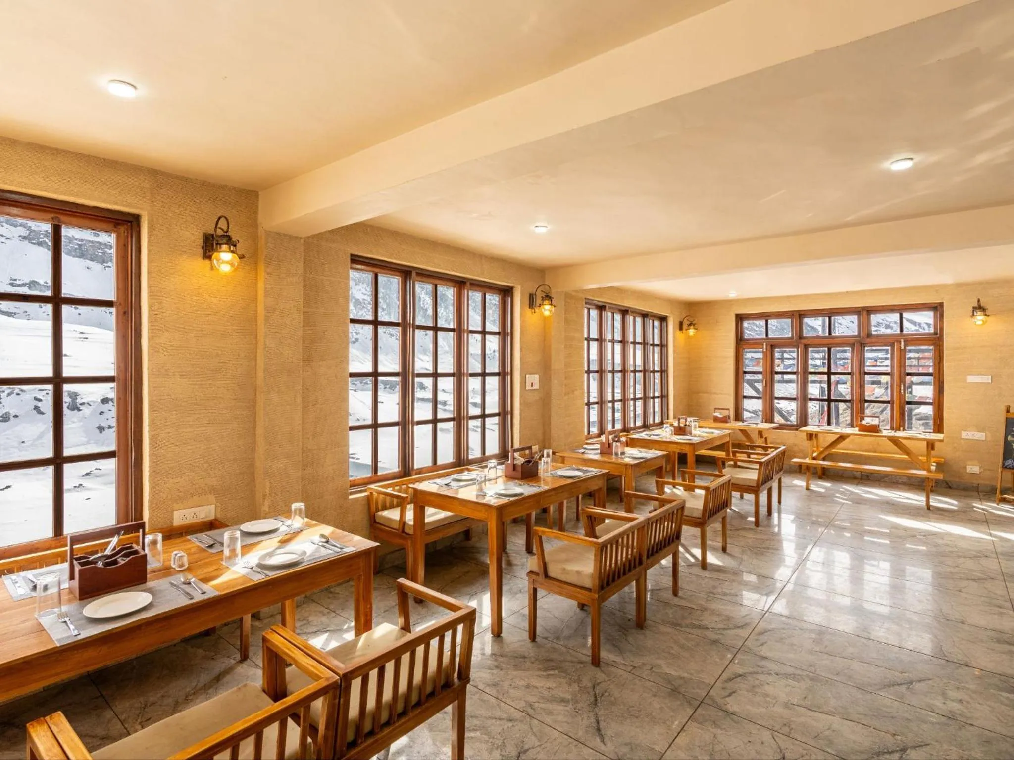 Restaurant/places to eat in Moustache Koksar Luxuria, Sissu