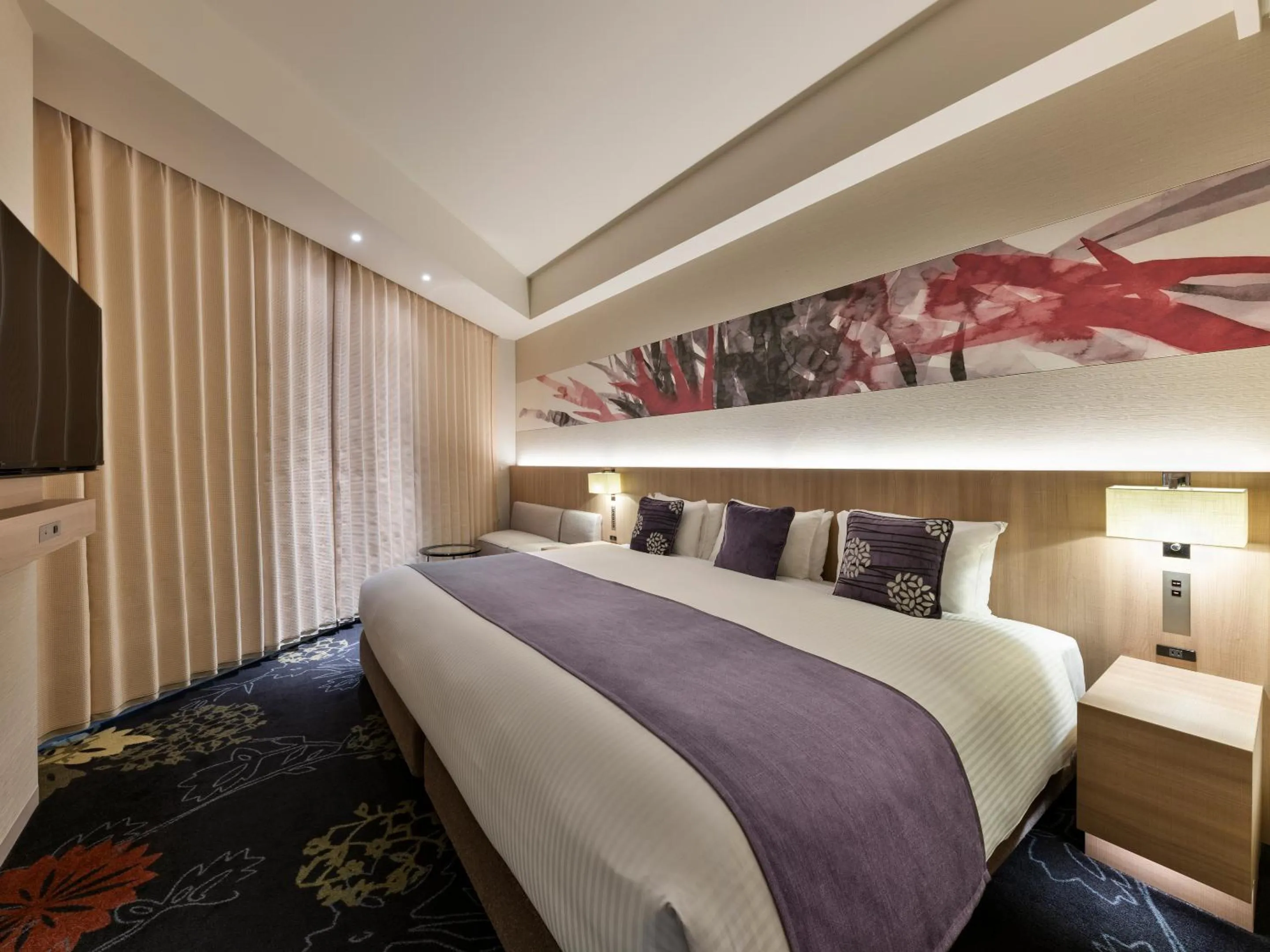 Photo of the whole room, Bed in Millennium Mitsui Garden Hotel Tokyo - Ginza