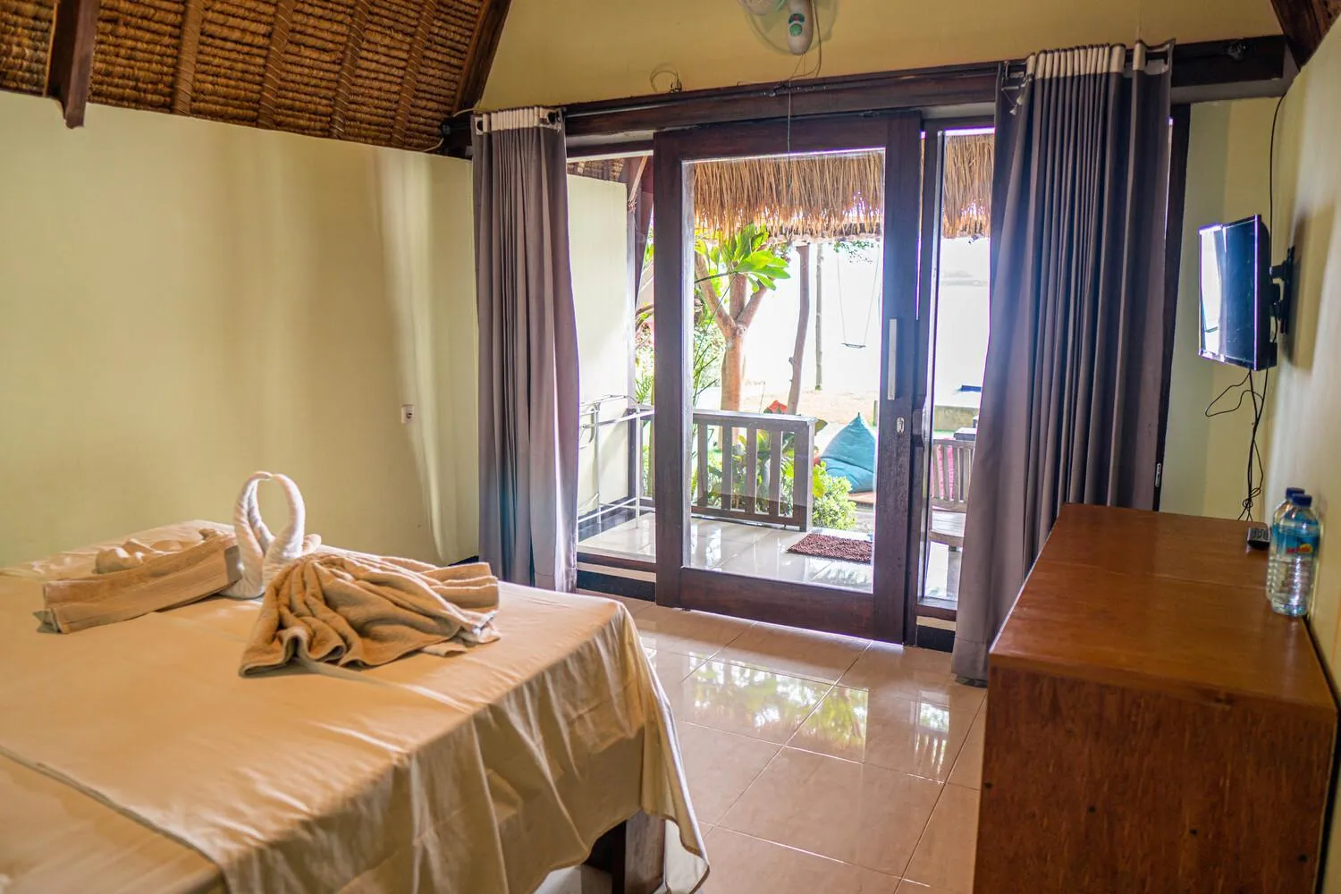 Bed in Krisna Bungalows and Restaurant