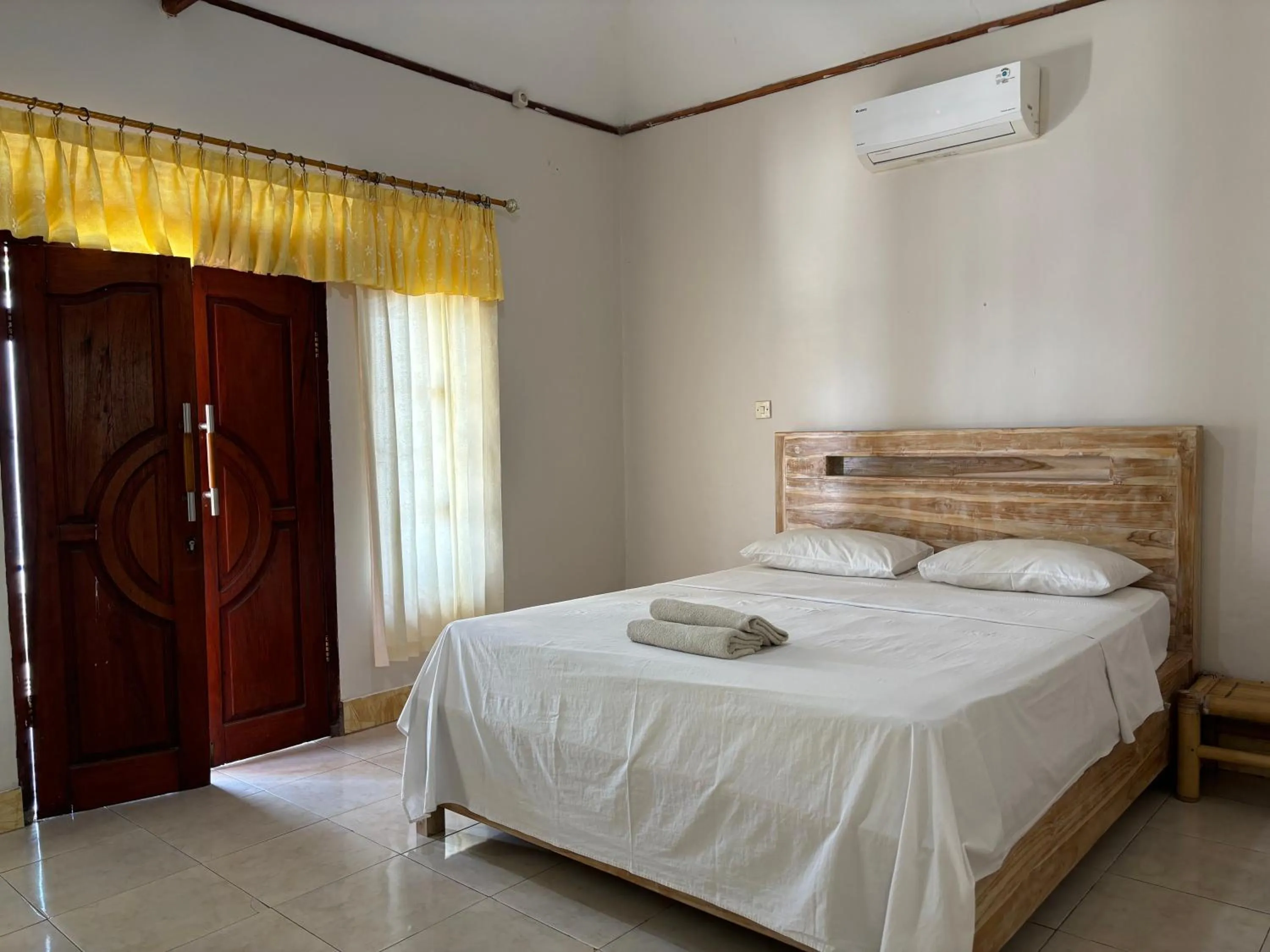 Bedroom, Bed in Krisna Bungalows and Restaurant