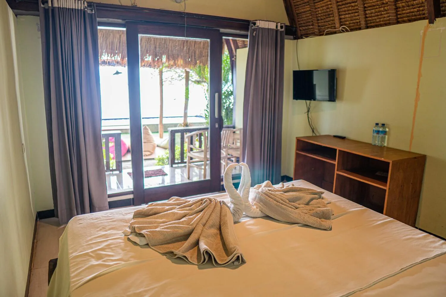 Bed in Krisna Bungalows and Restaurant