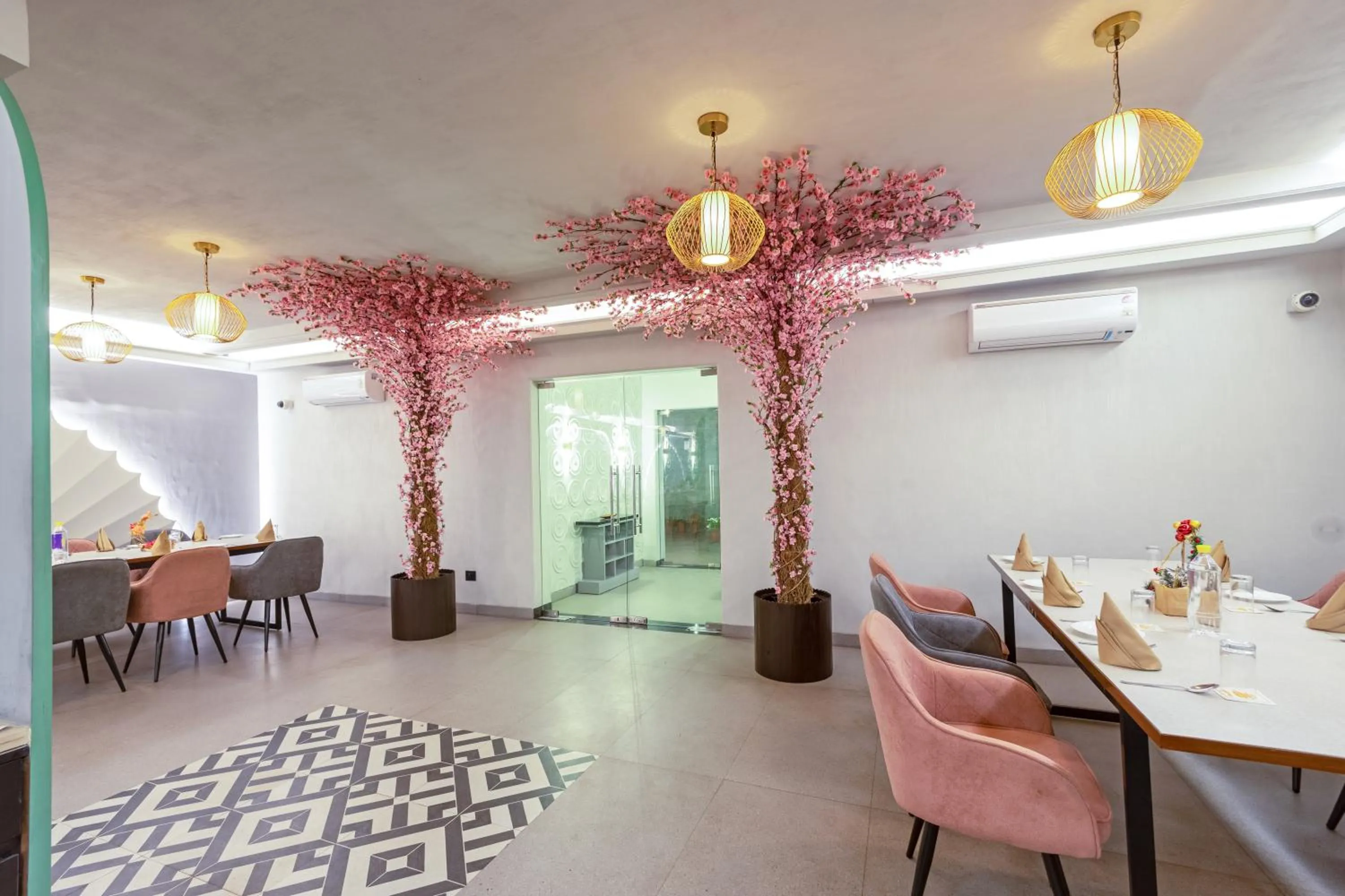 Restaurant/places to eat in Aapno Ghar Resort & Amusement Park