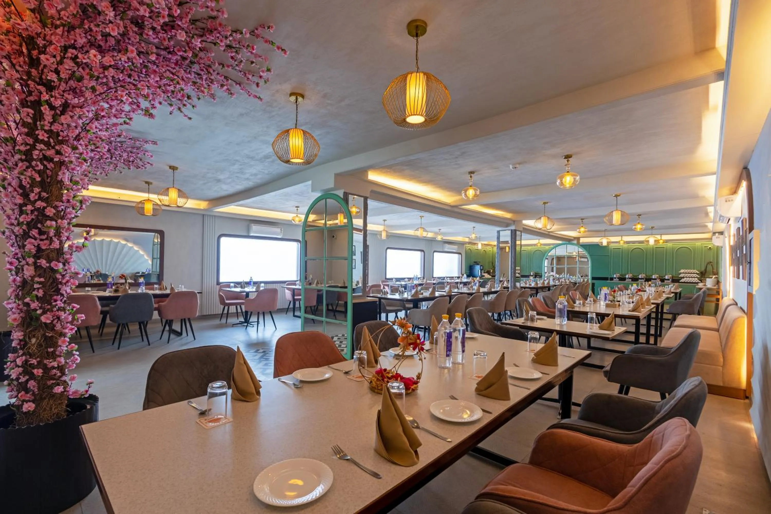 Restaurant/places to eat in Aapno Ghar Resort & Amusement Park