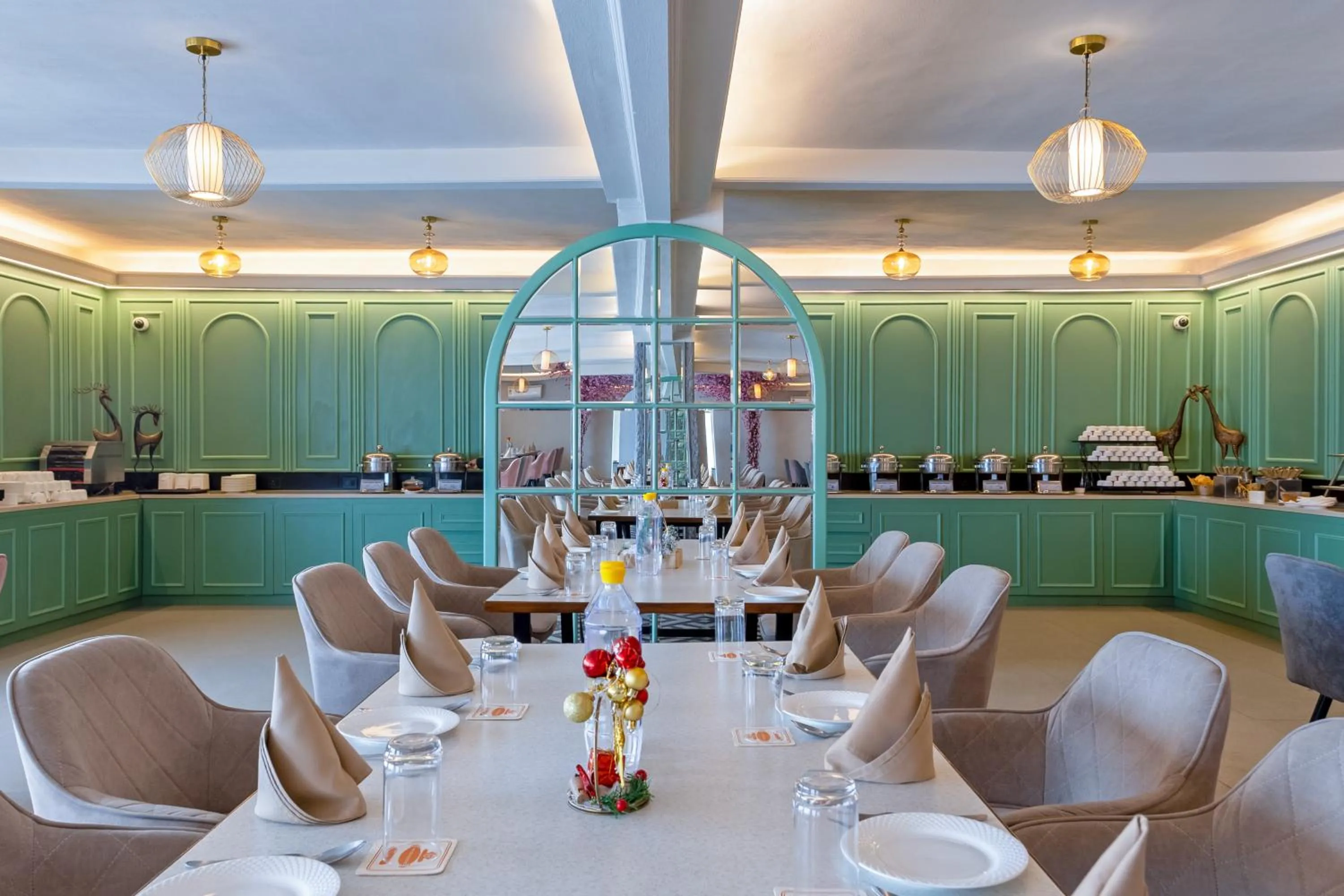 Restaurant/places to eat in Aapno Ghar Resort & Amusement Park