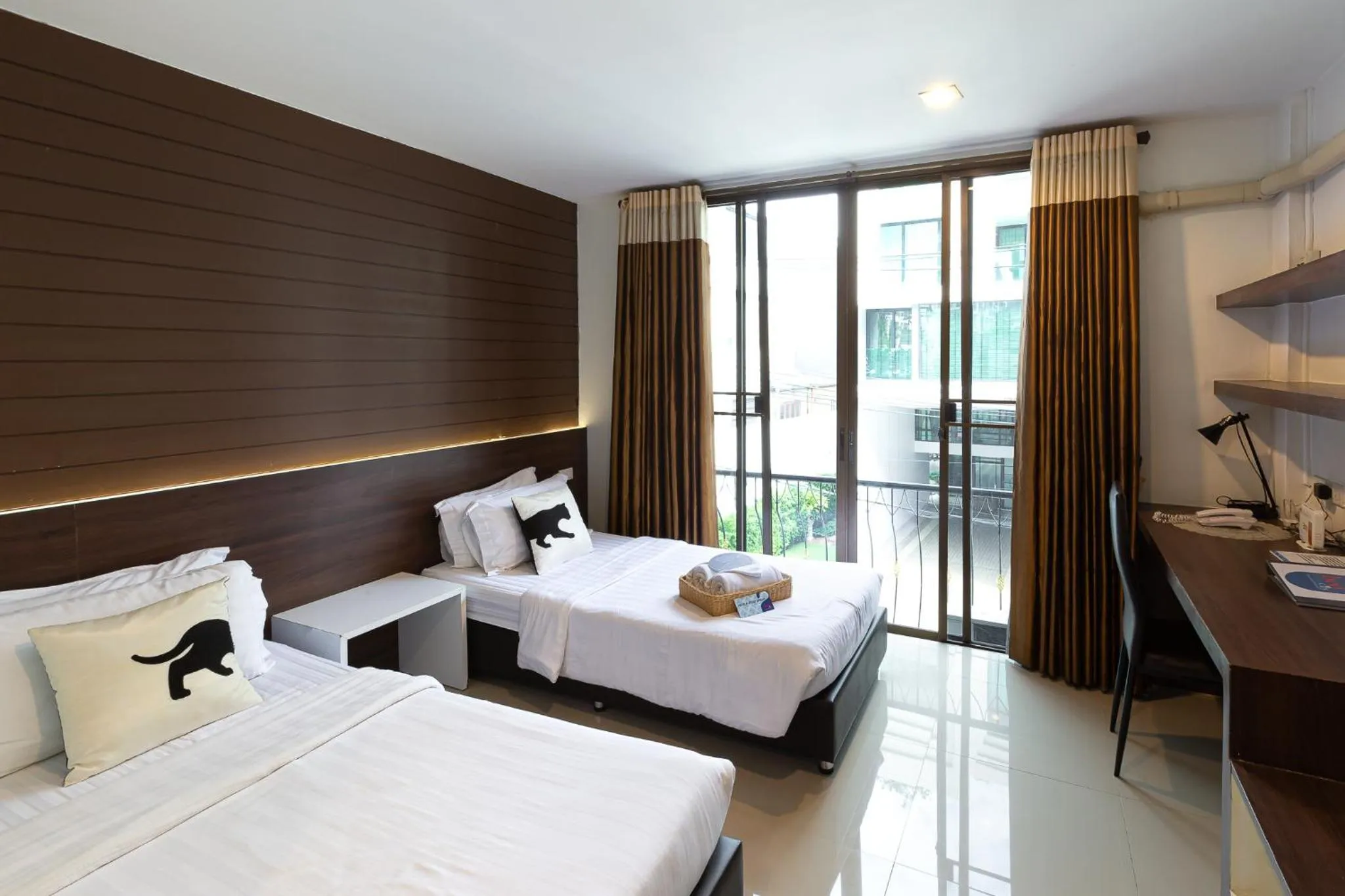 Bed in Bed By City Hotel