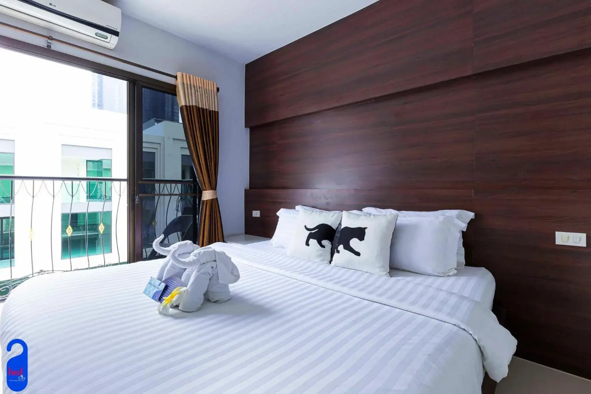 Deluxe Double Room with Balcony in Bed By City Hotel Deluxe Double Room with Balcony in Bed By City Hotel