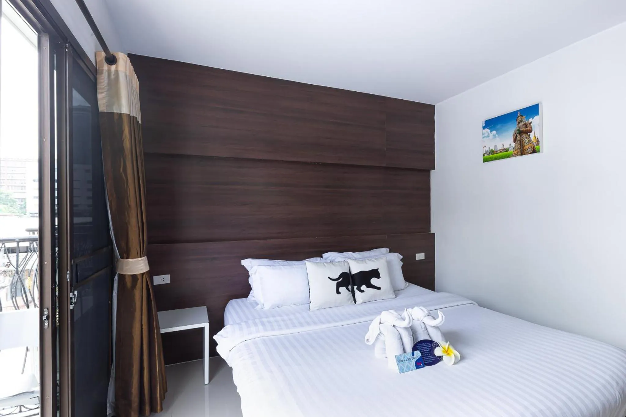 Bed in Bed By City Hotel