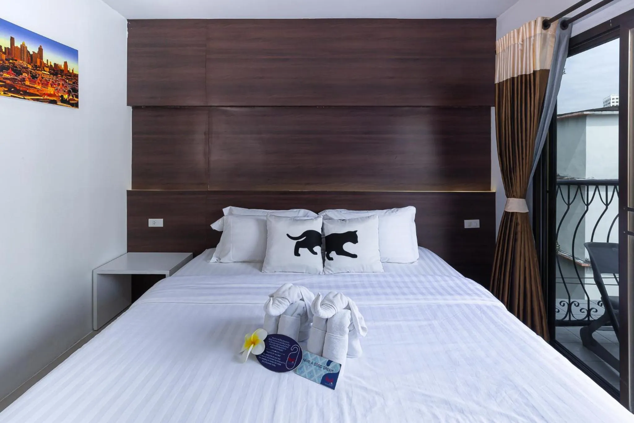 Bed in Bed By City Hotel