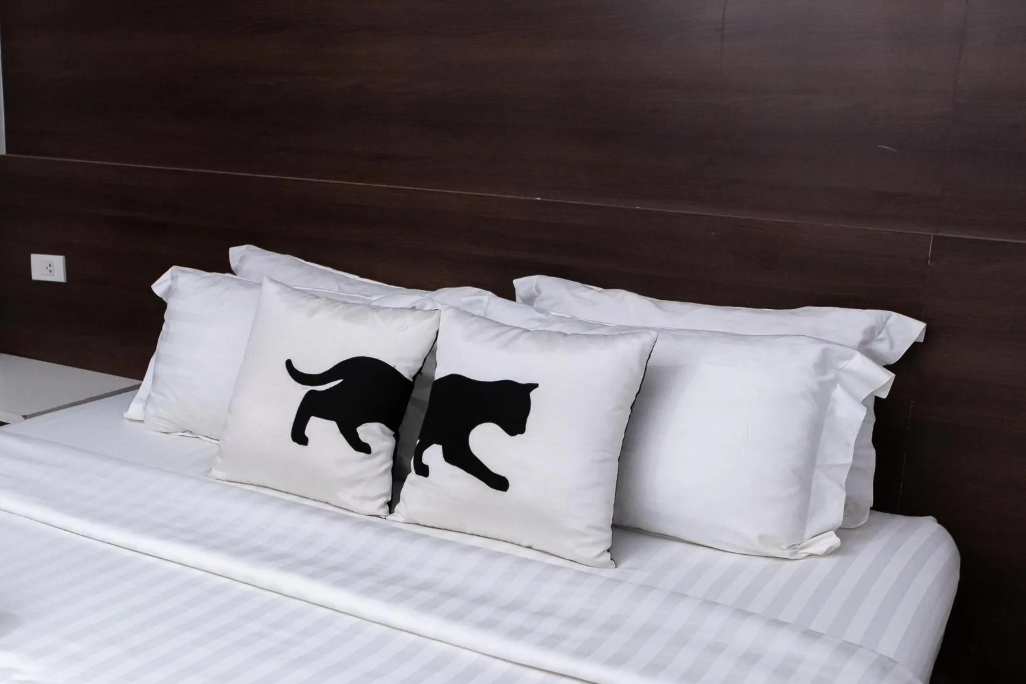 Bed in Bed By City Hotel