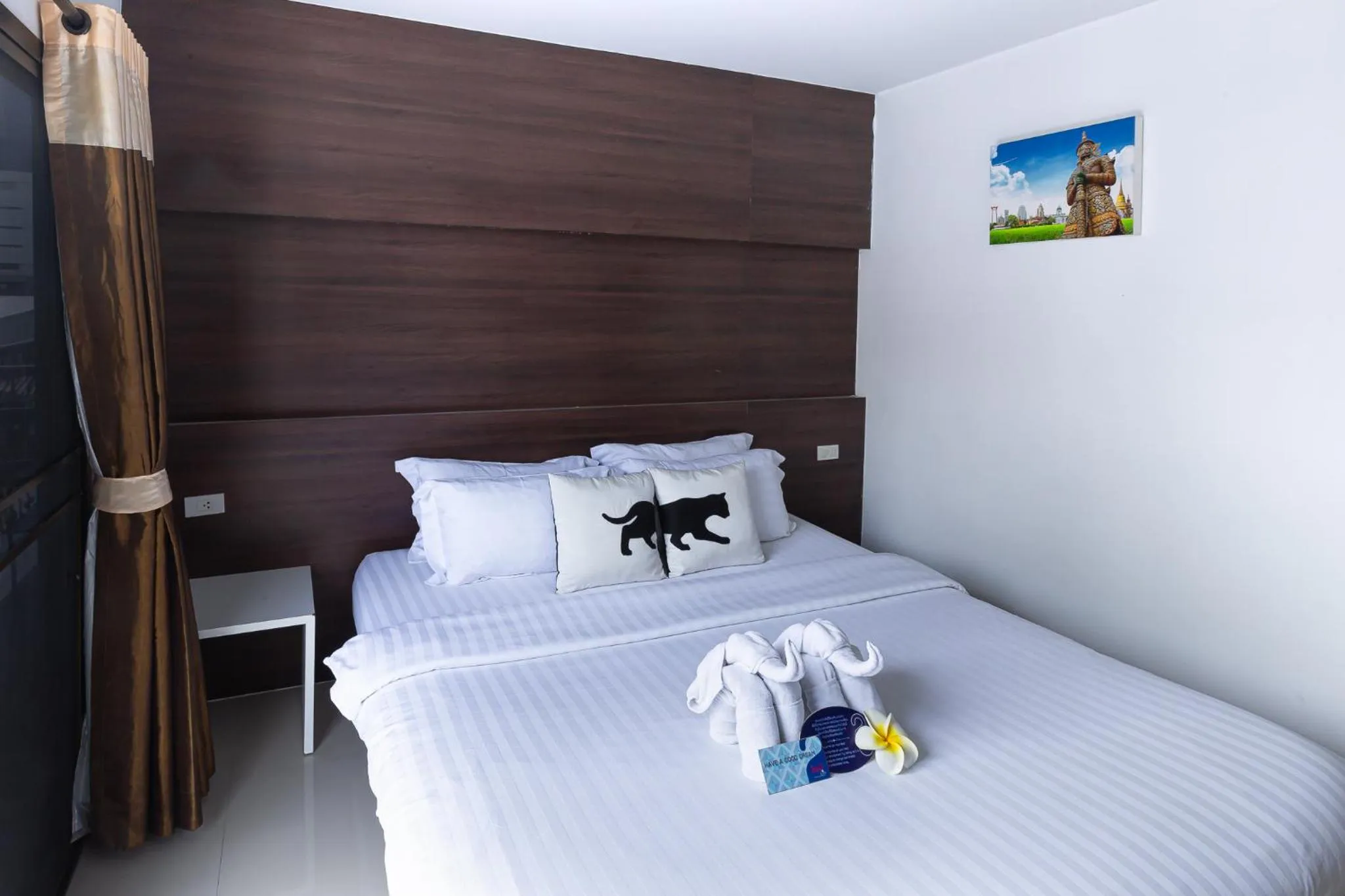 Bed in Bed By City Hotel