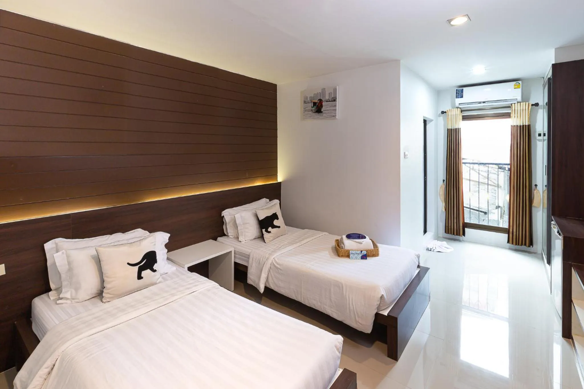 Bed in Bed By City Hotel