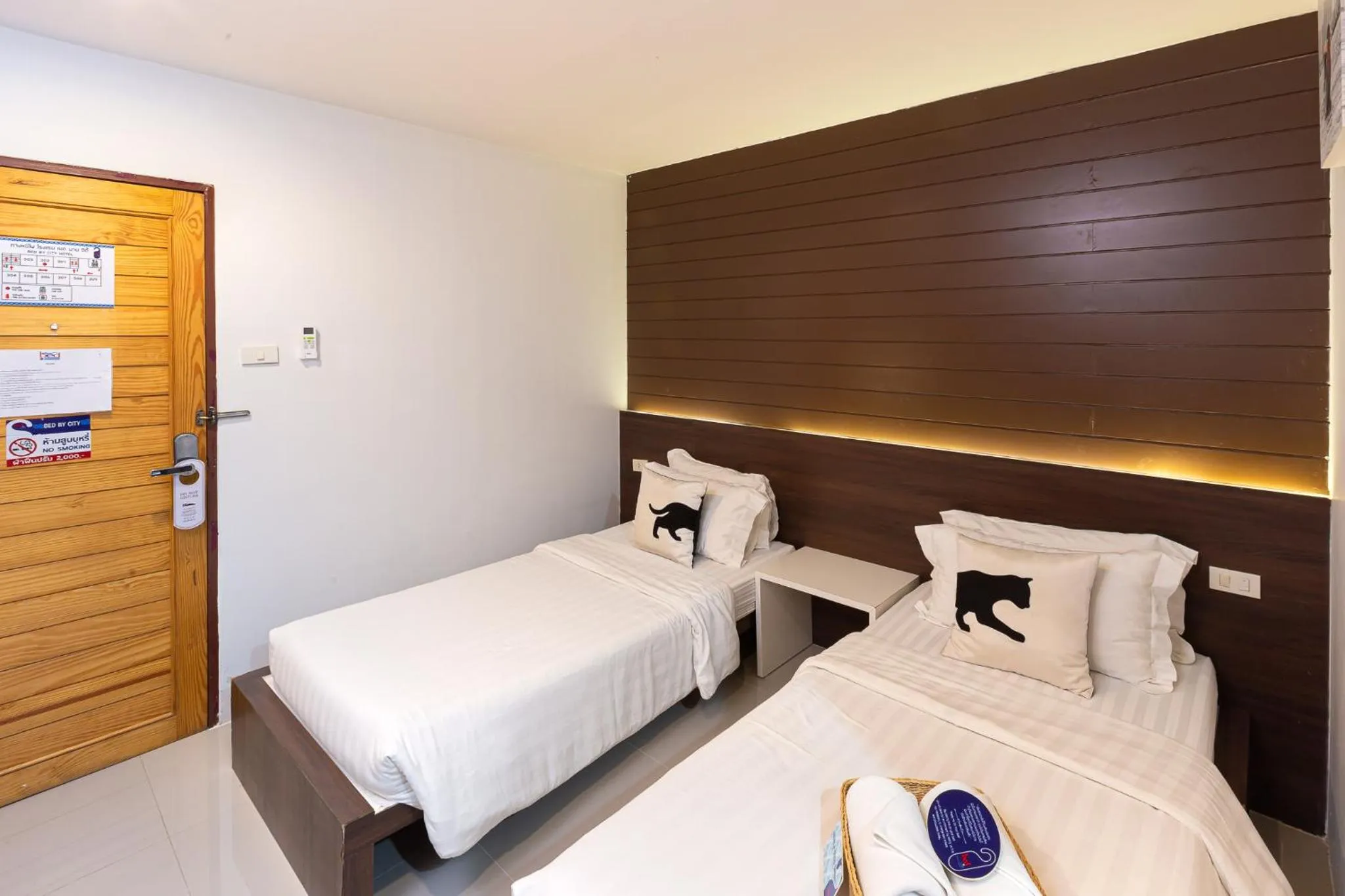 Bed in Bed By City Hotel