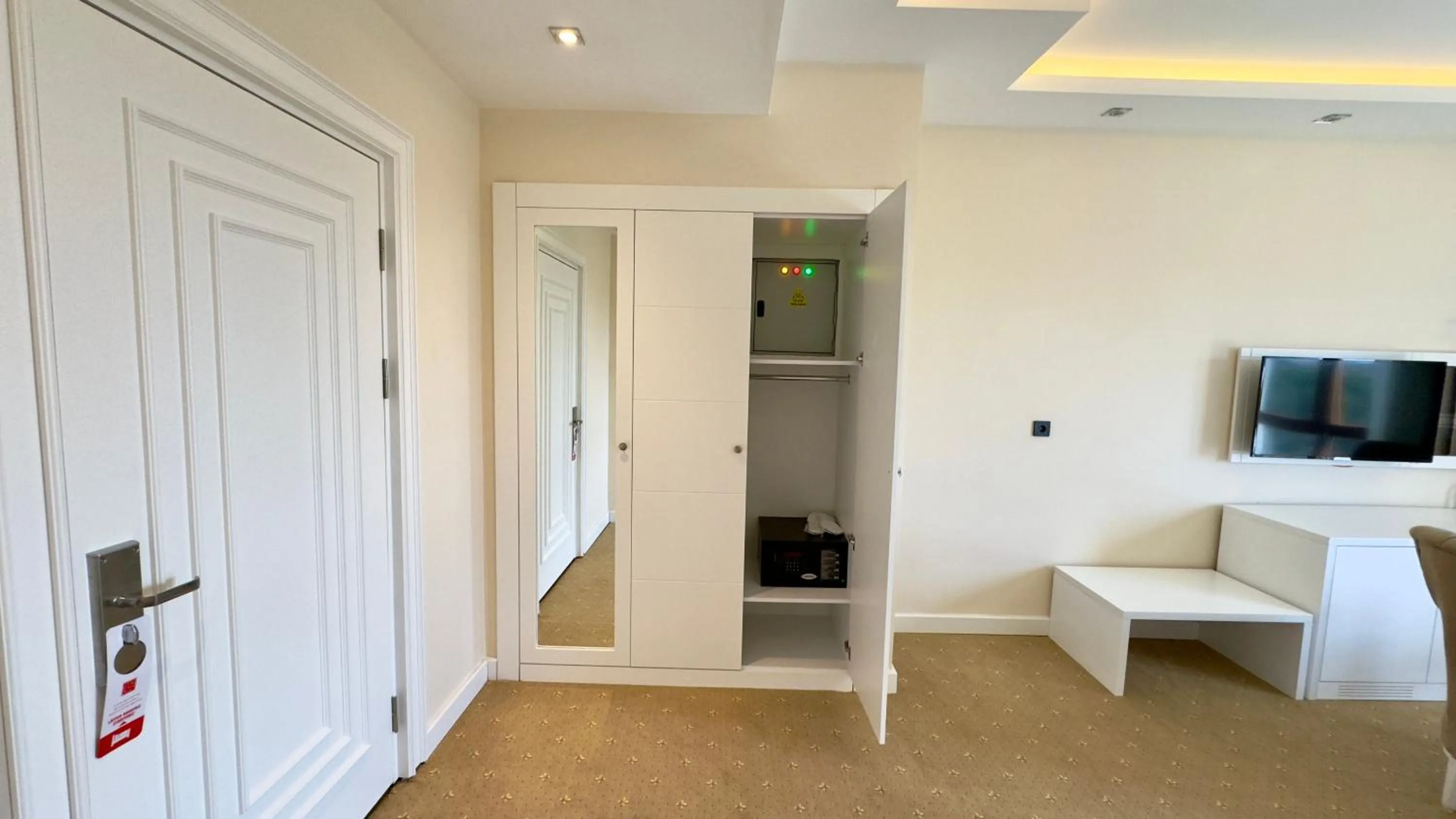 wardrobe, Bed in Green Roof Boutique Hotel & SPA Istanbul Airport