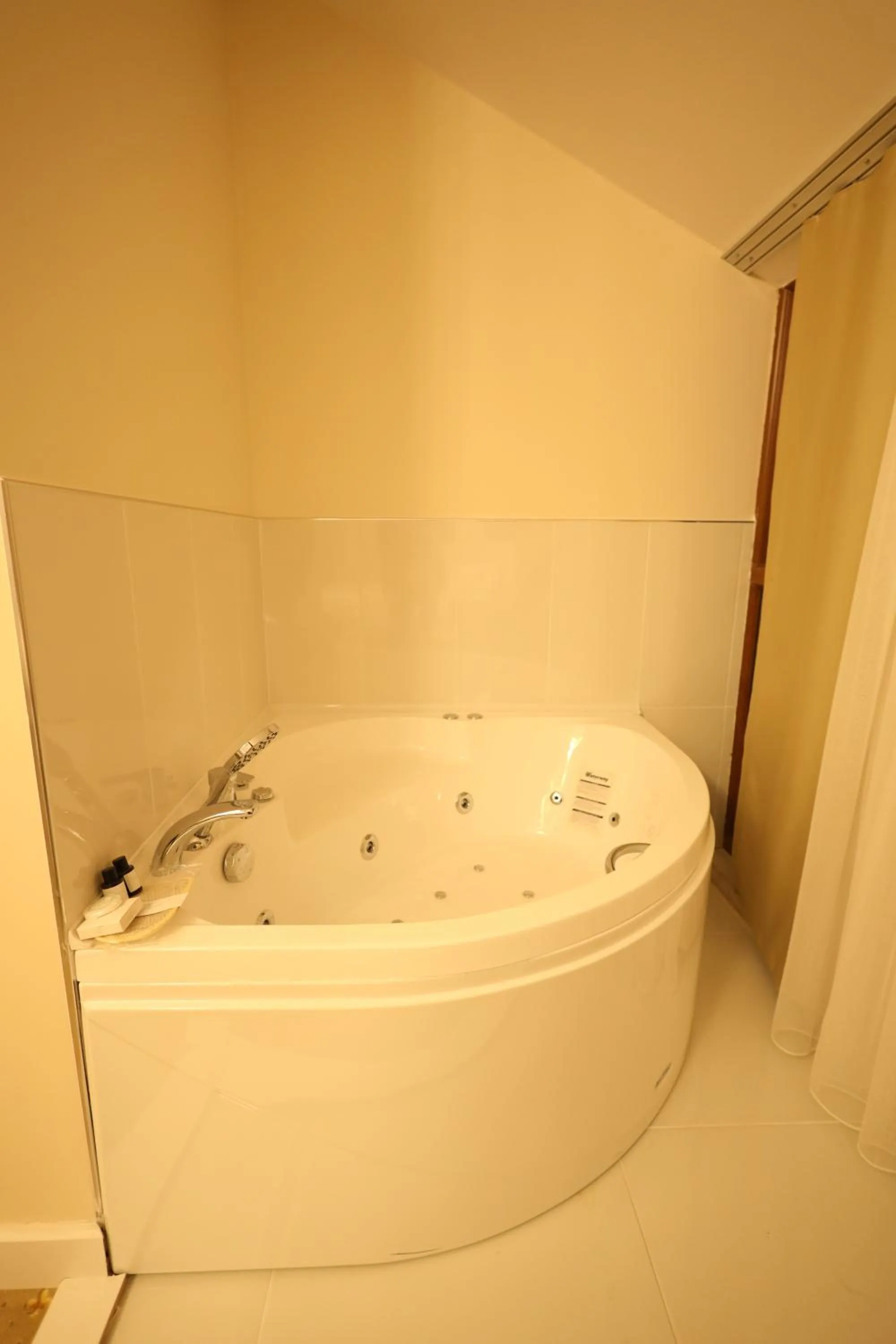 Hot Tub in Green Roof Boutique Hotel & SPA Istanbul Airport