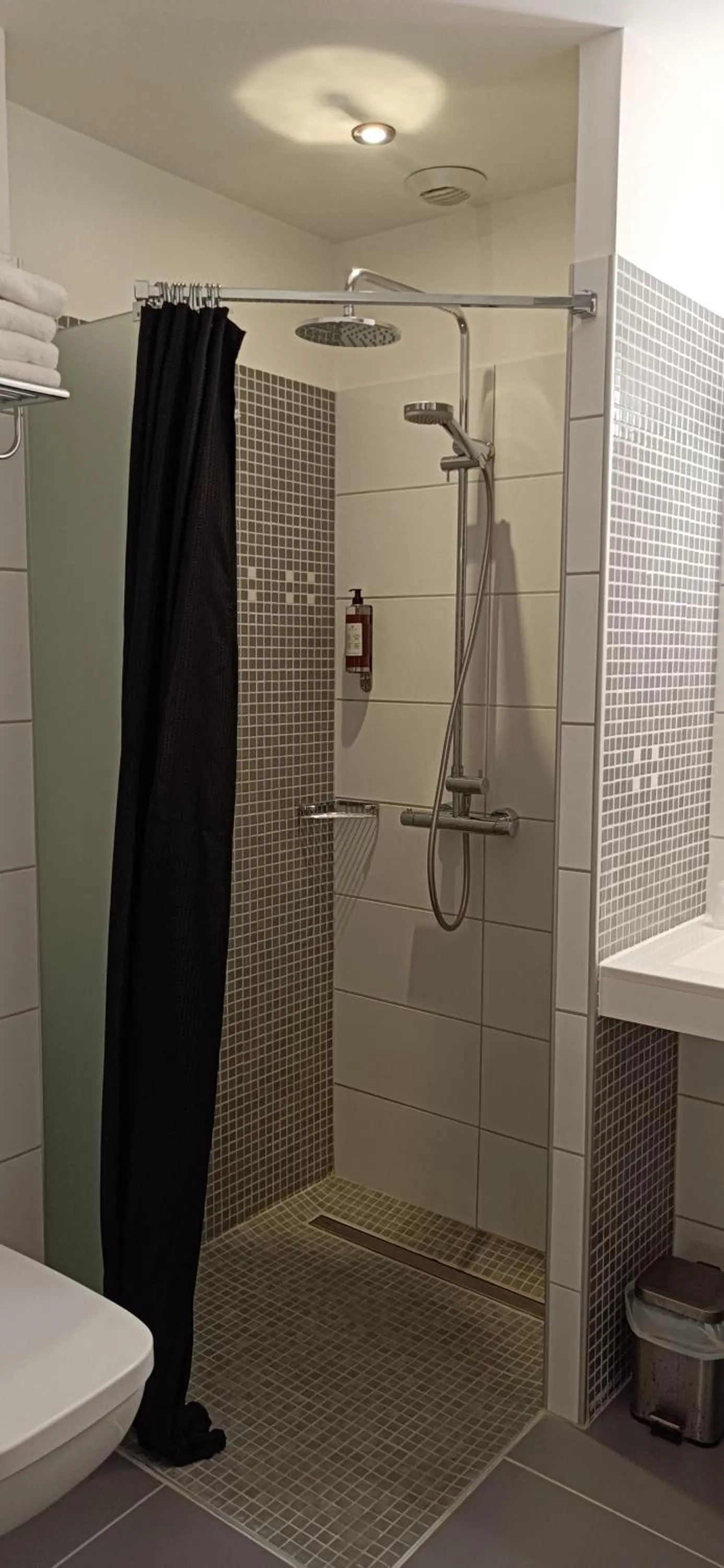 Shower in Hotel Le Majestic Canet plage