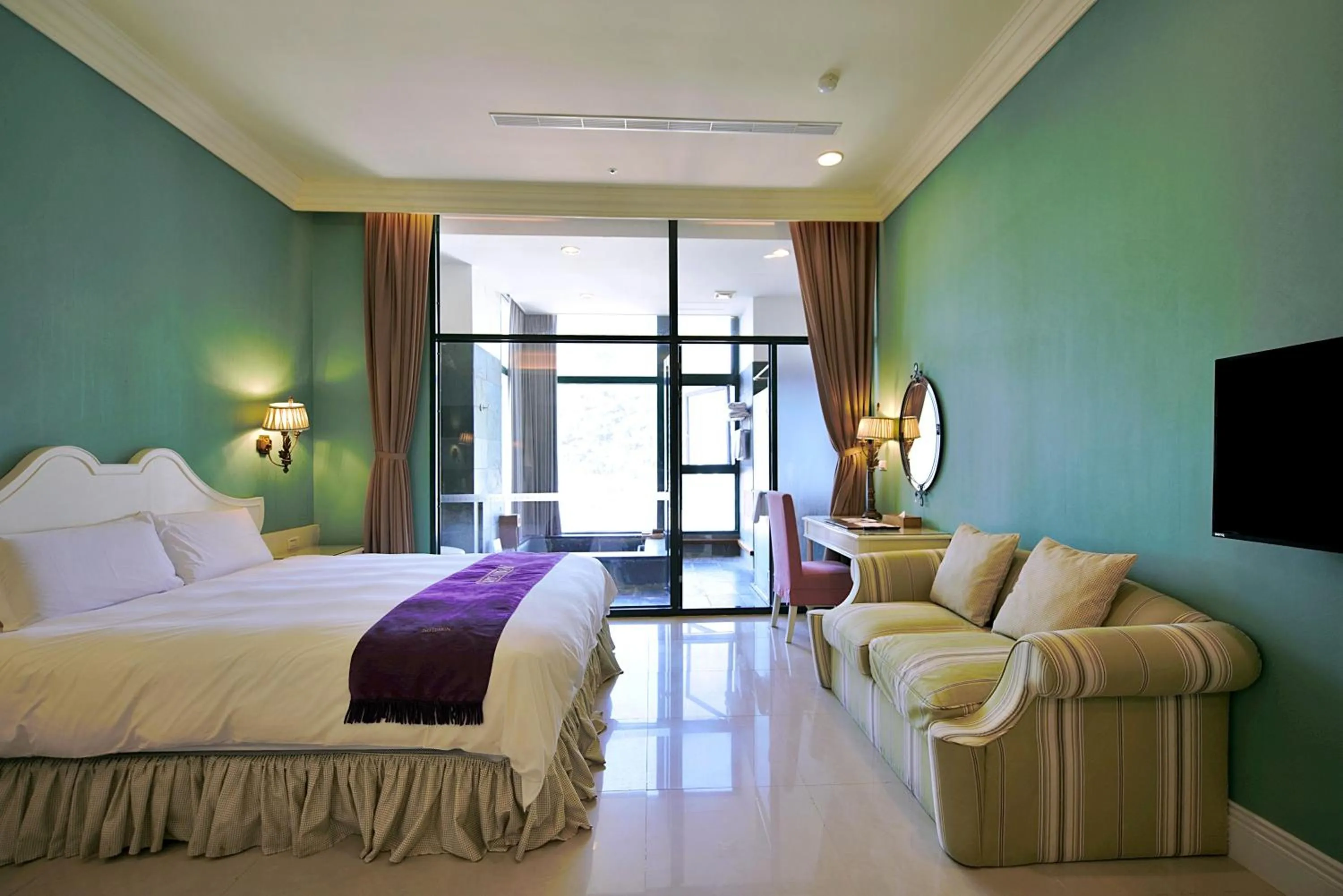 Bed in Muen Hot Spring Hotel