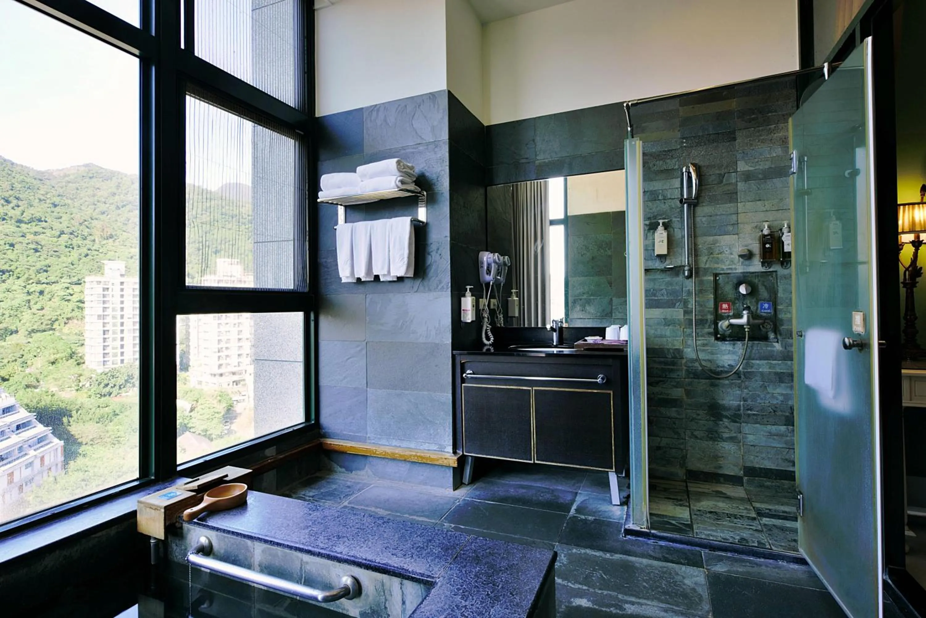 Bathroom in Muen Hot Spring Hotel