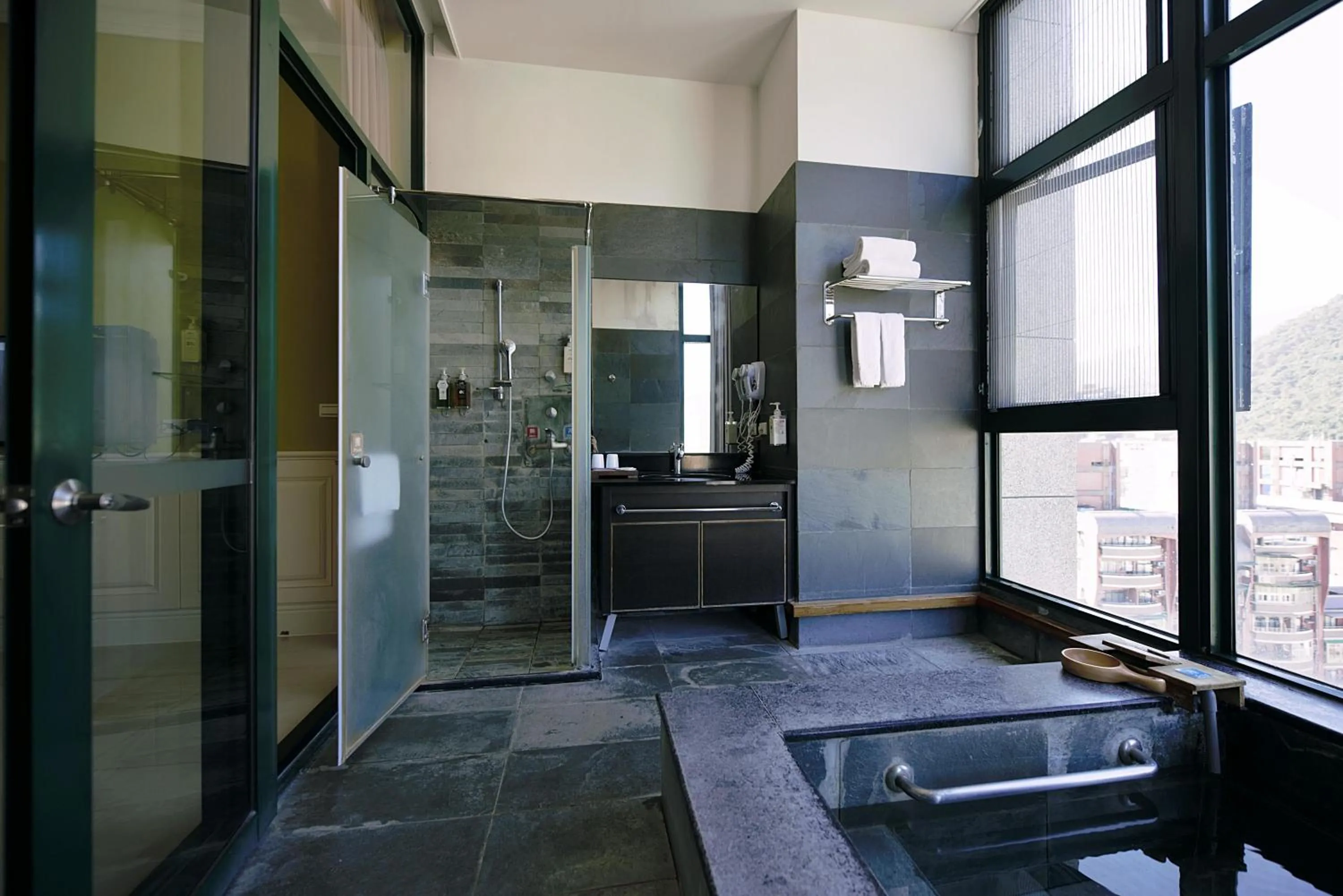 Bathroom in Muen Hot Spring Hotel