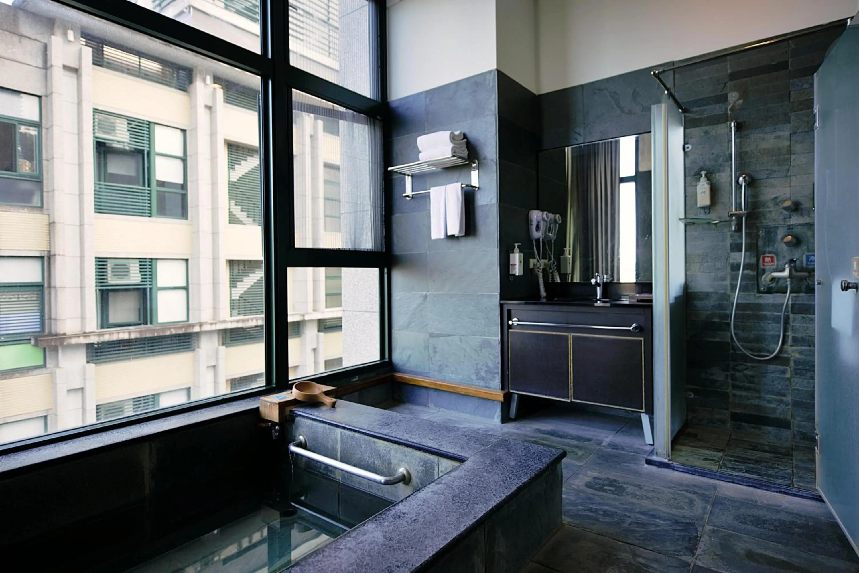 Bathroom in Muen Hot Spring Hotel