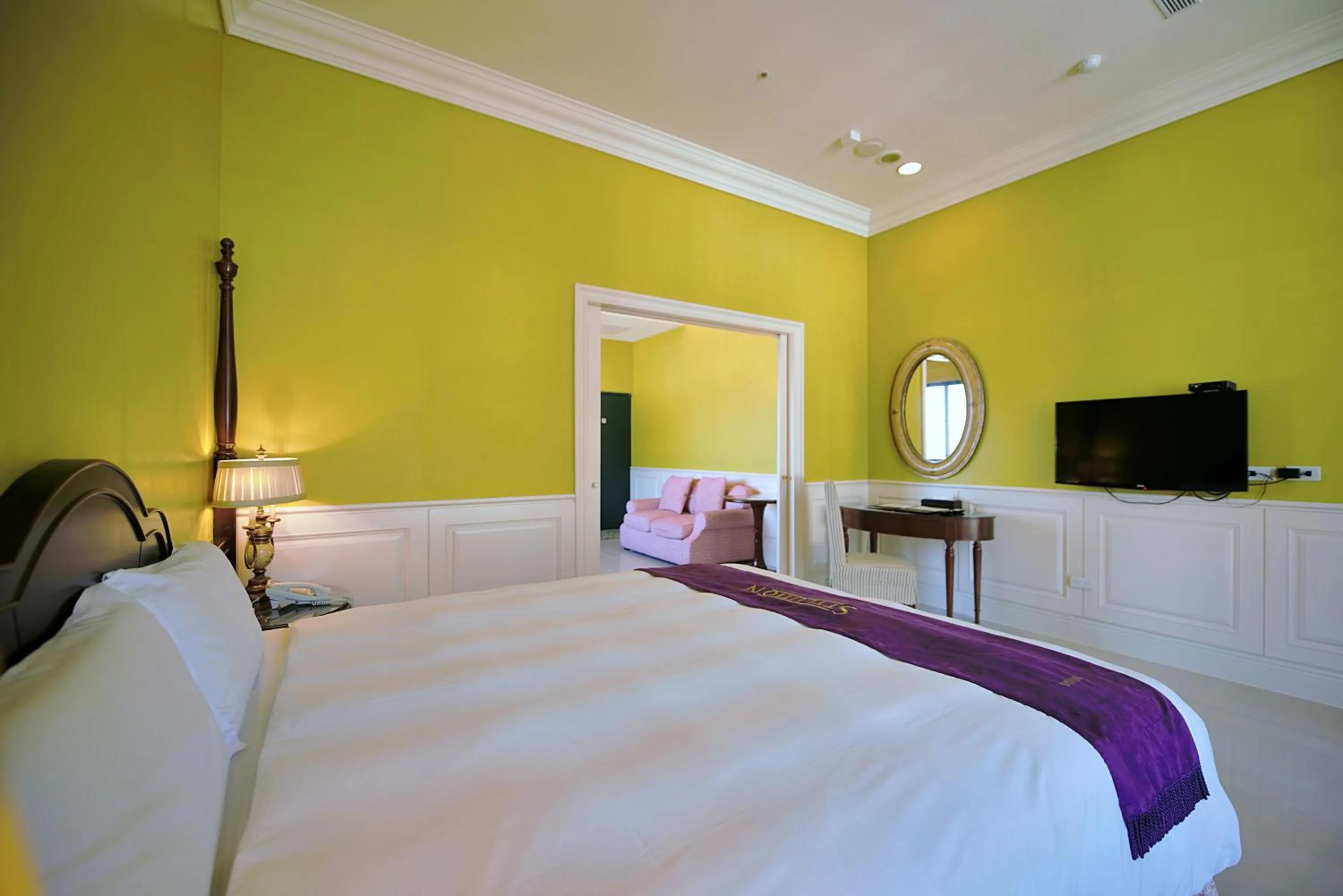 Bed in Muen Hot Spring Hotel