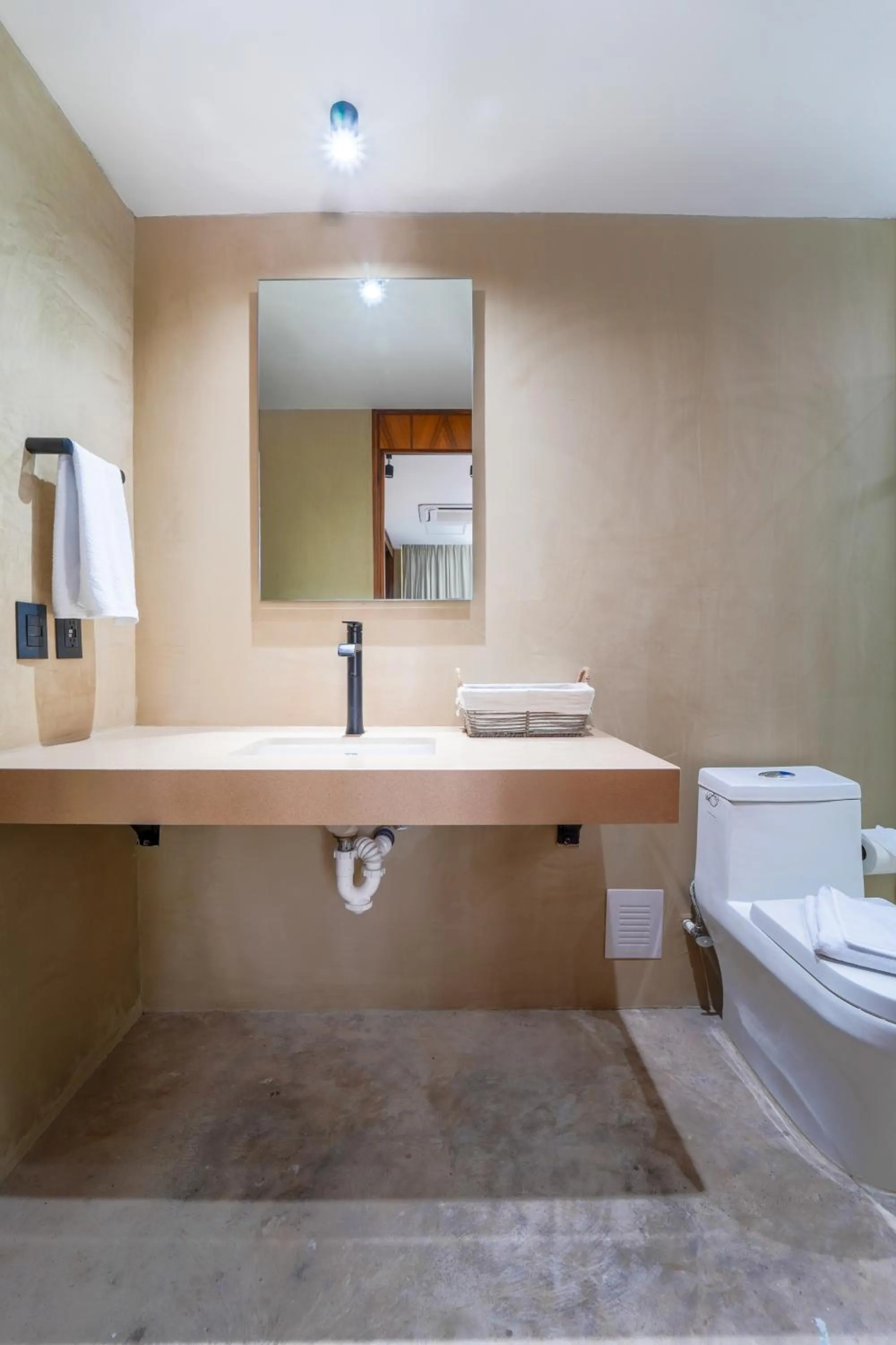 Toilet in Maramara Centro