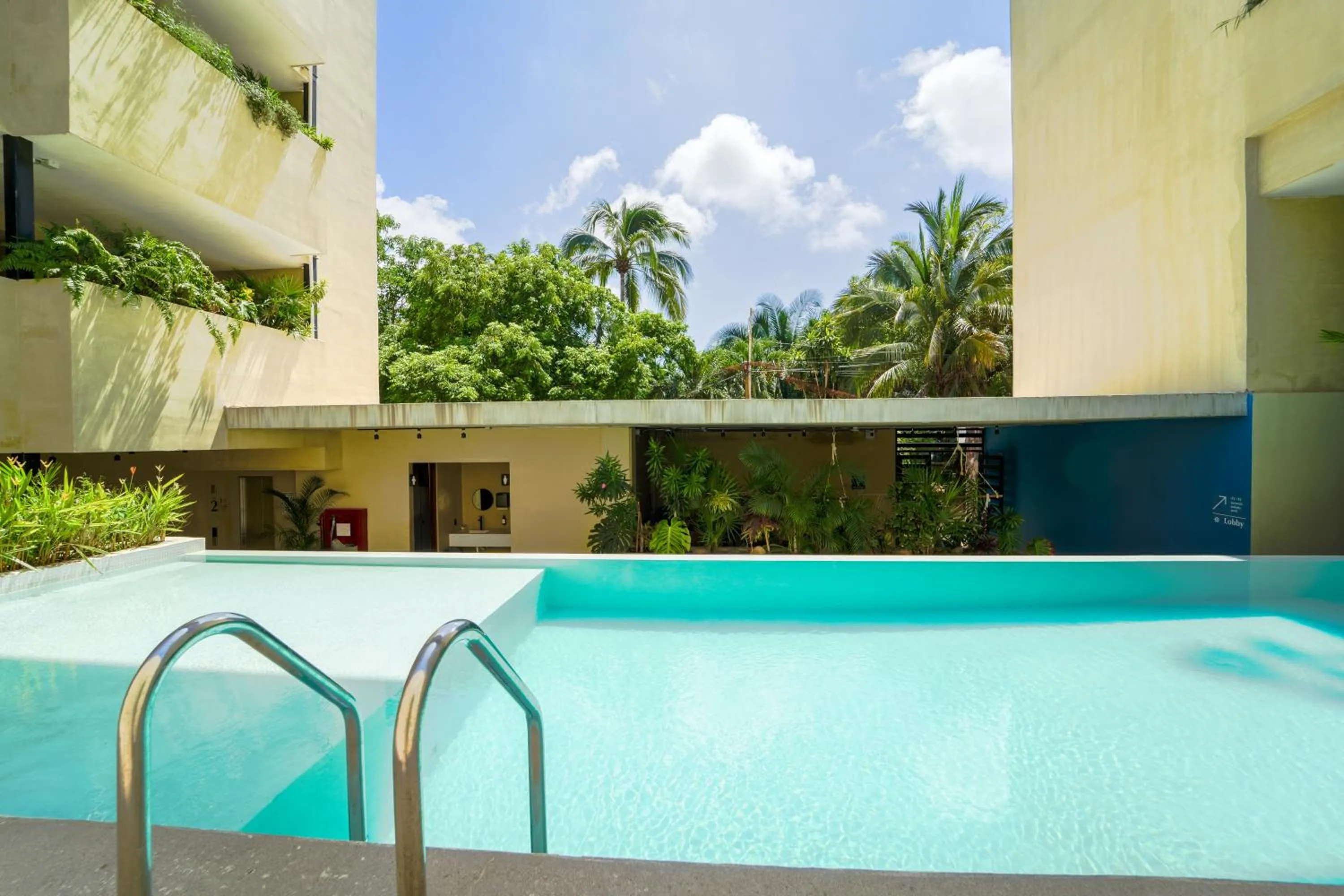 Swimming pool in Maramara Centro