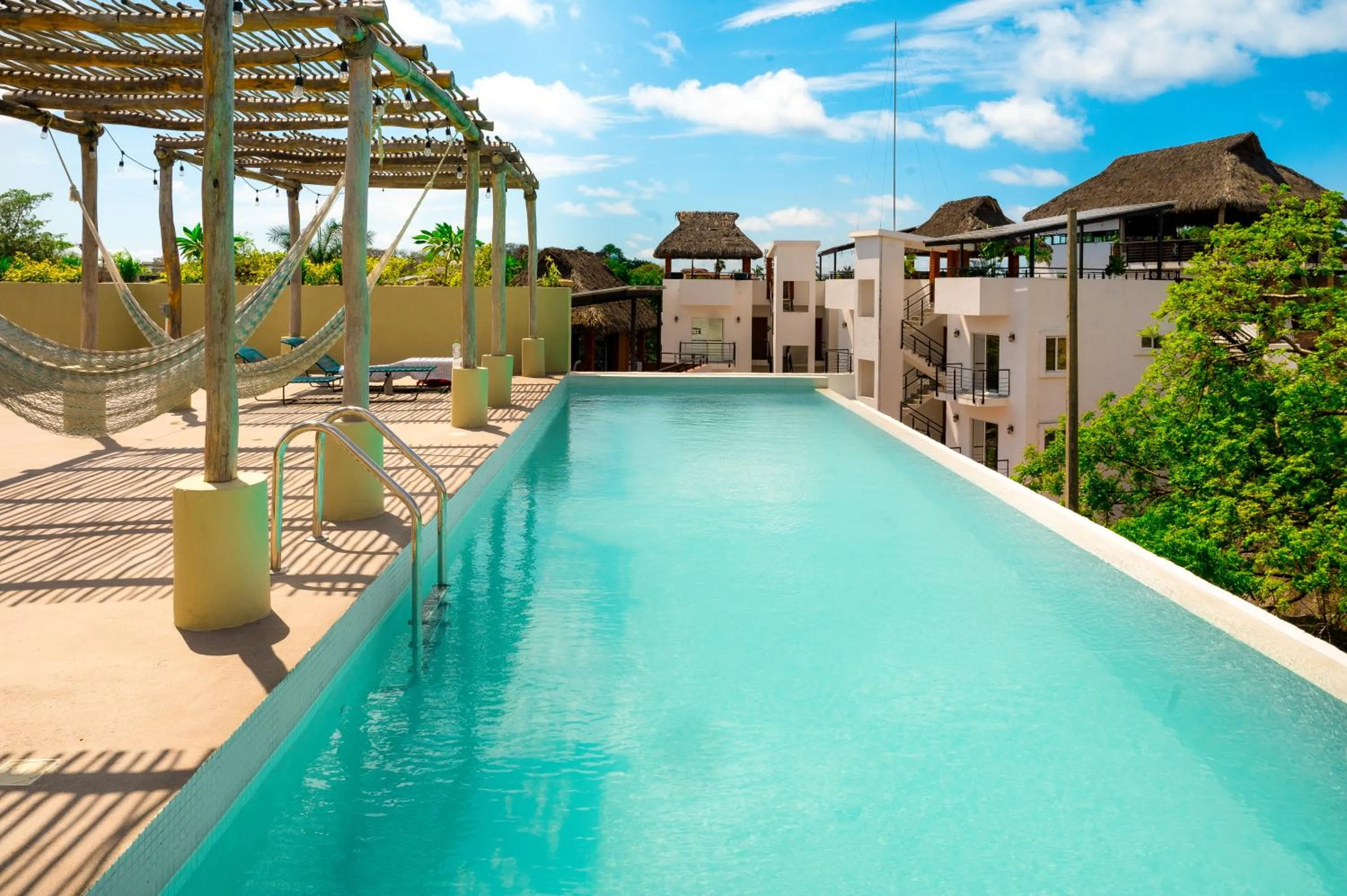 Swimming pool in Maramara Centro