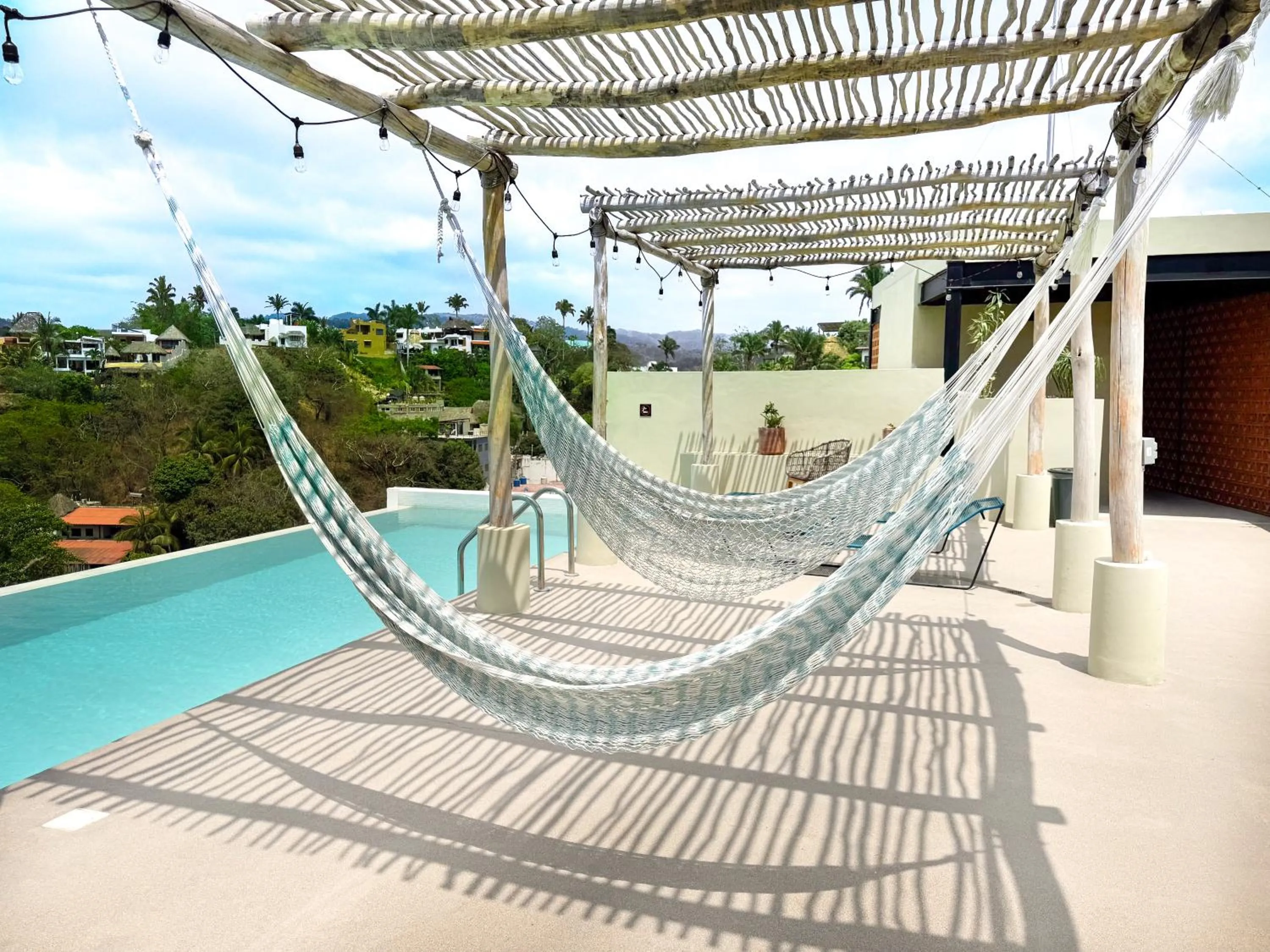 Swimming pool in Maramara Centro