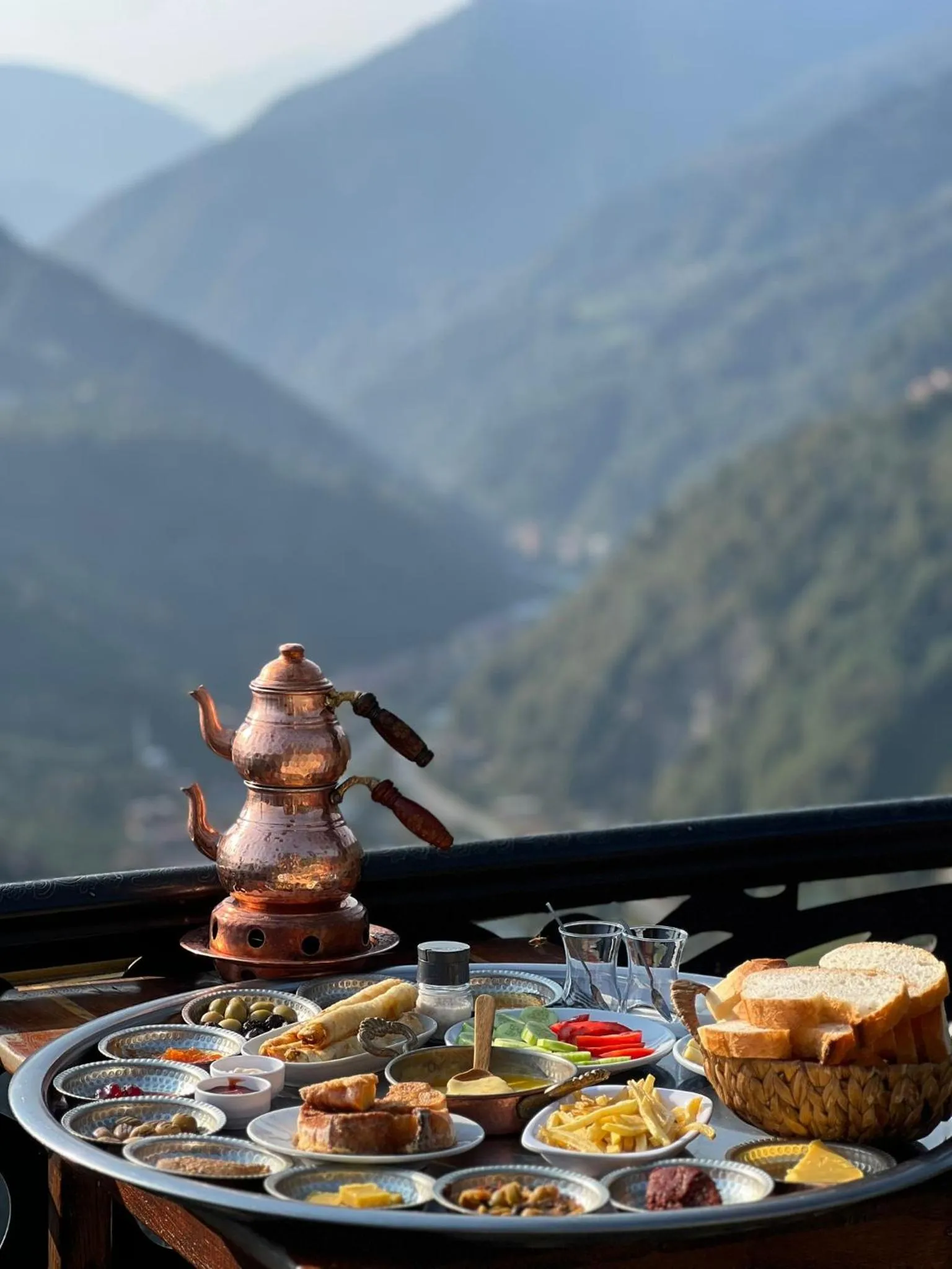 Restaurant/places to eat in Peruma otel